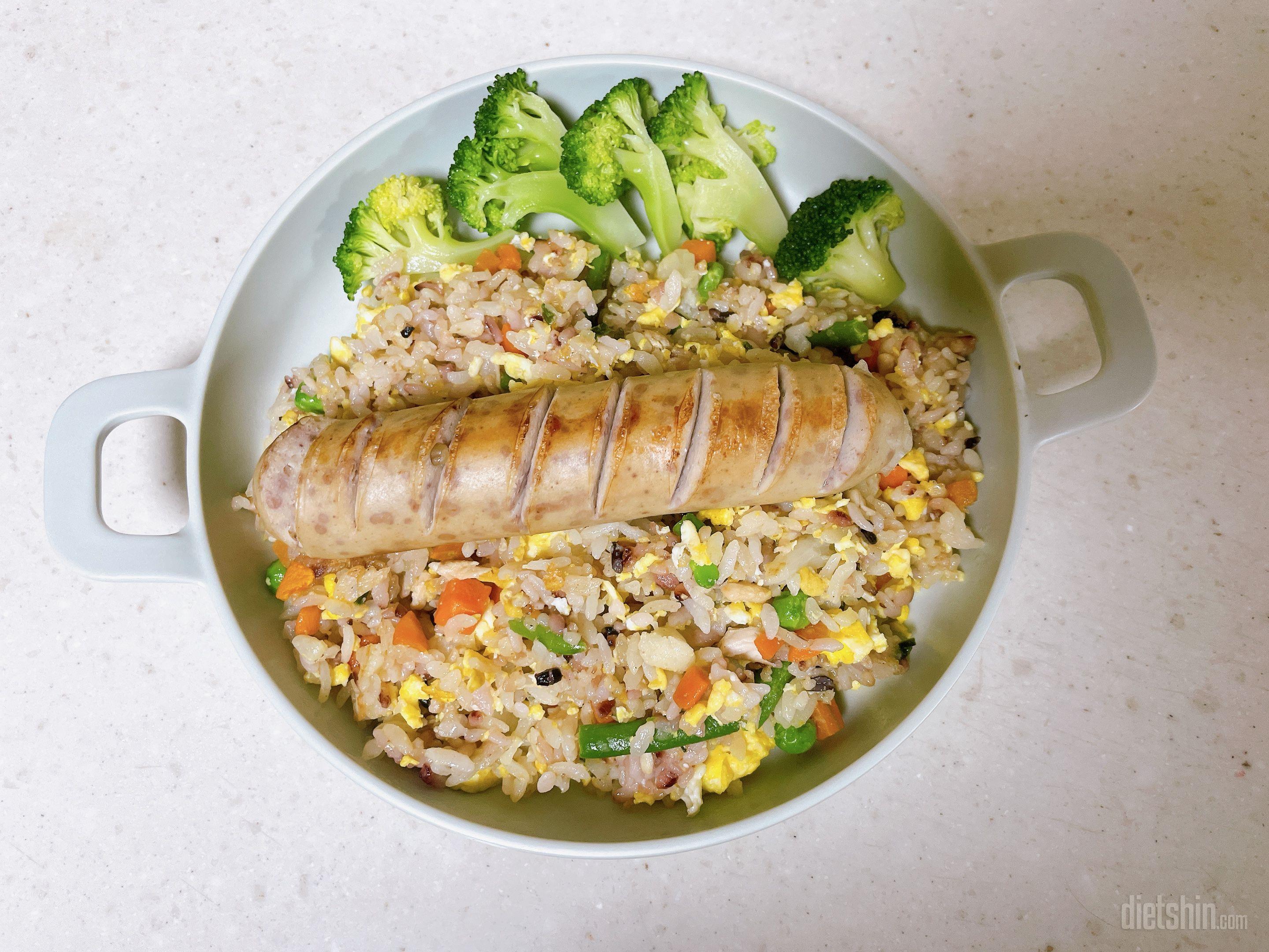 맛있어요~ 계란 후라이나 소세지 하나