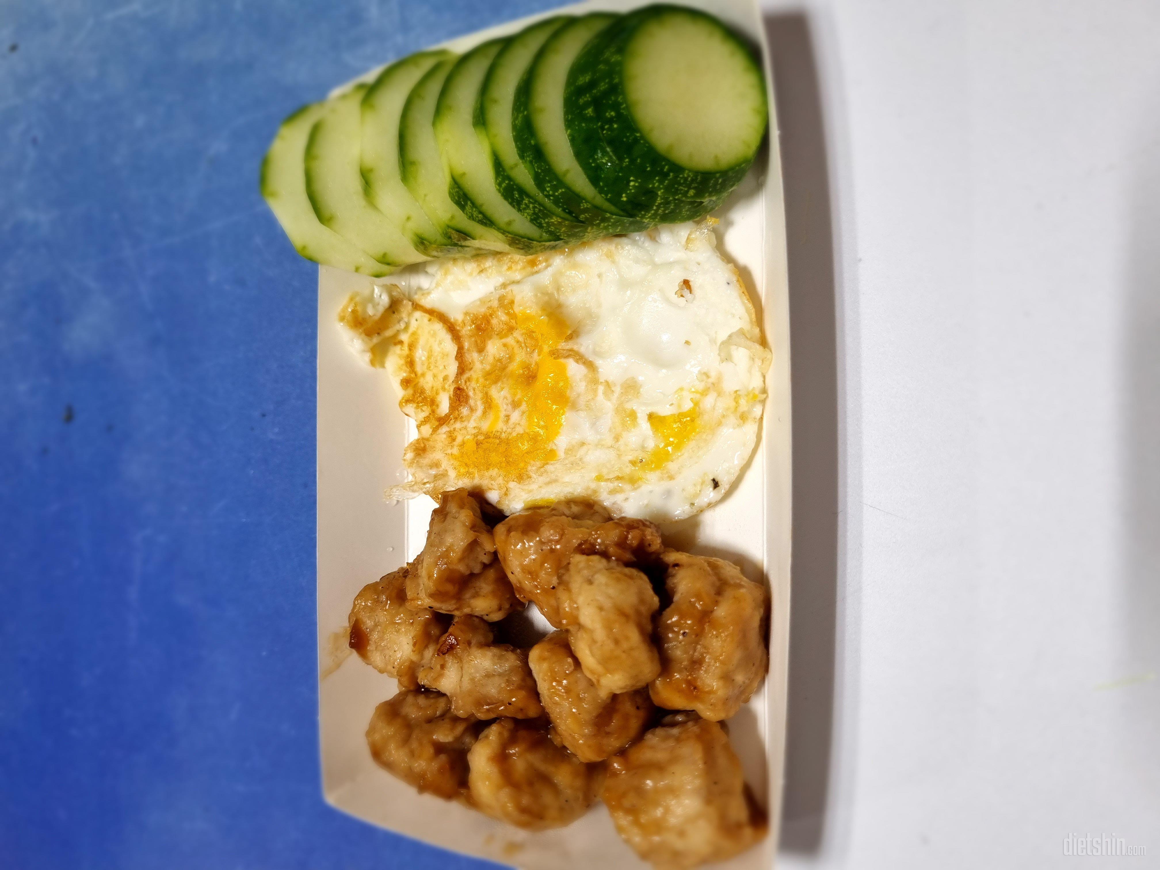 소스덕에 닭가슴살 먹기가 좋아요
맛