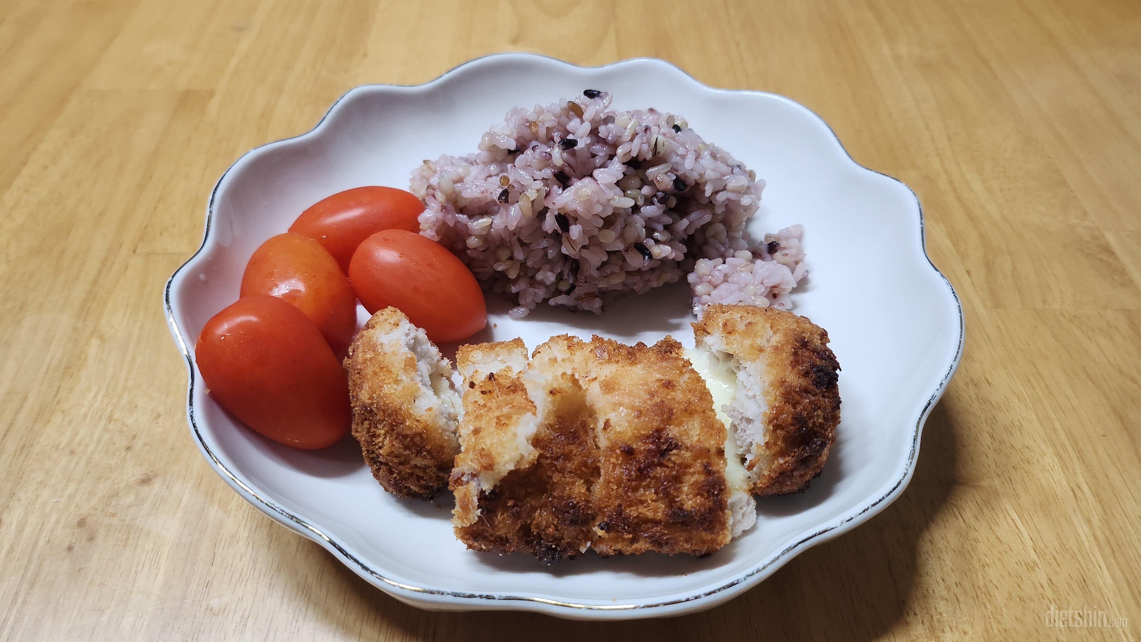 치즈도 맛있고 그냥 돈까스도 맛있어요