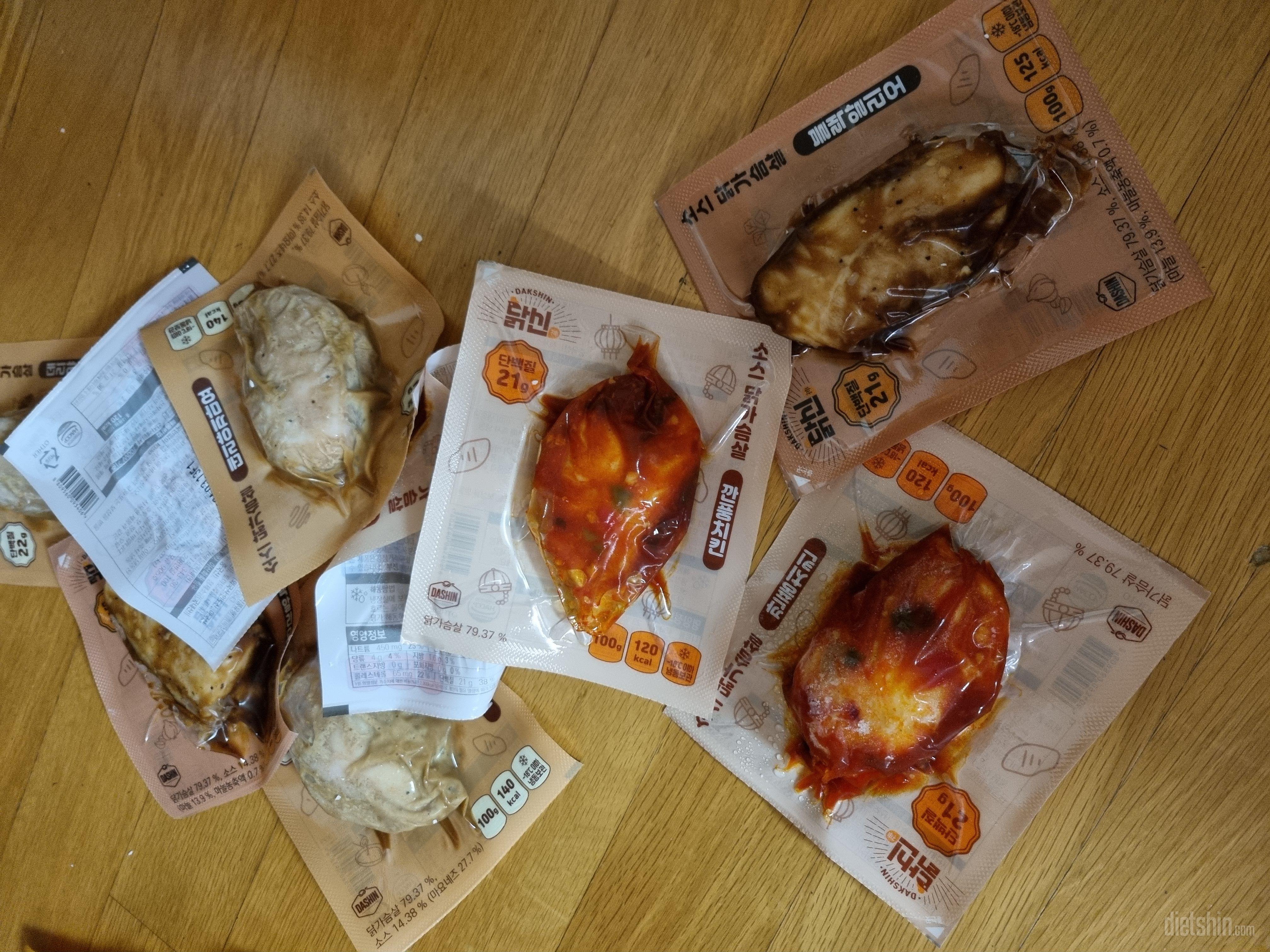 항상시켜먹는 닭가슴살이에요!! 소스종