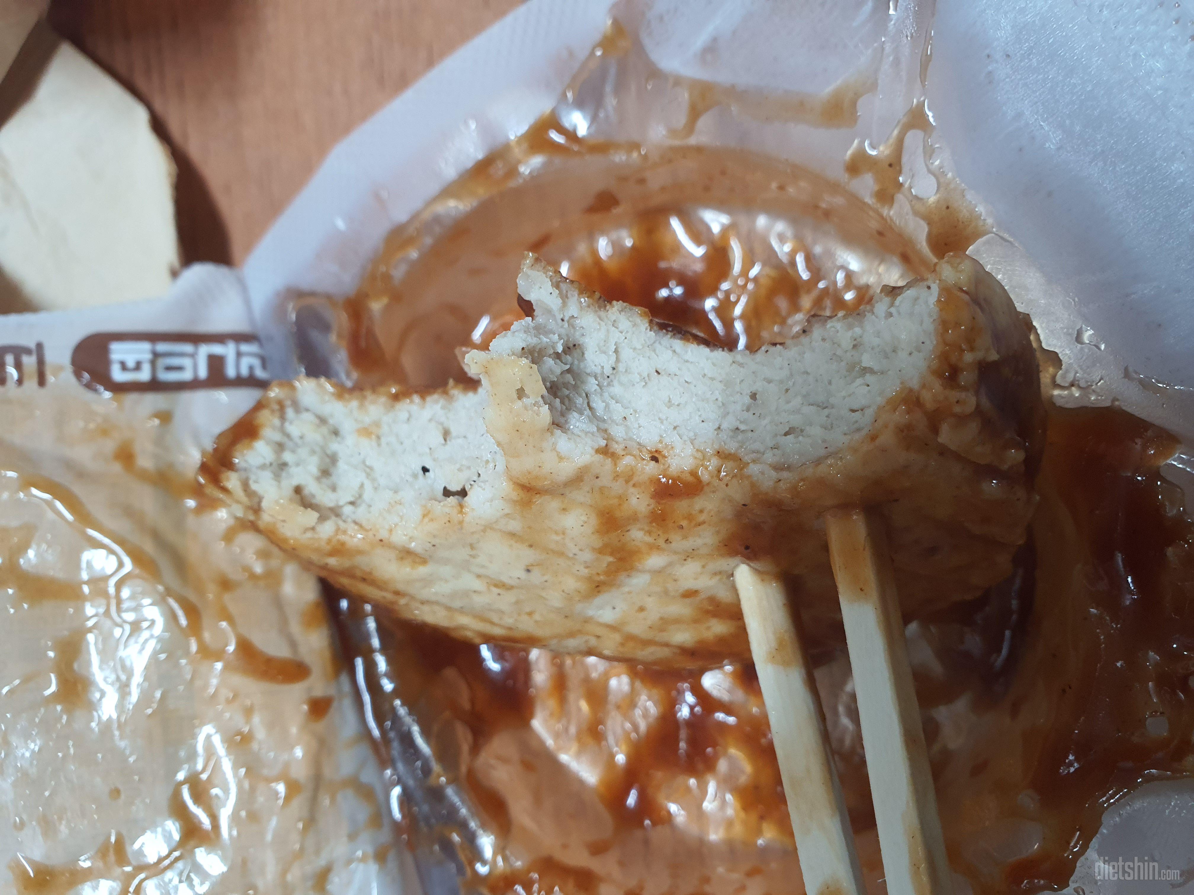 통가슴살 소스가 통가슴살에 약간 안스