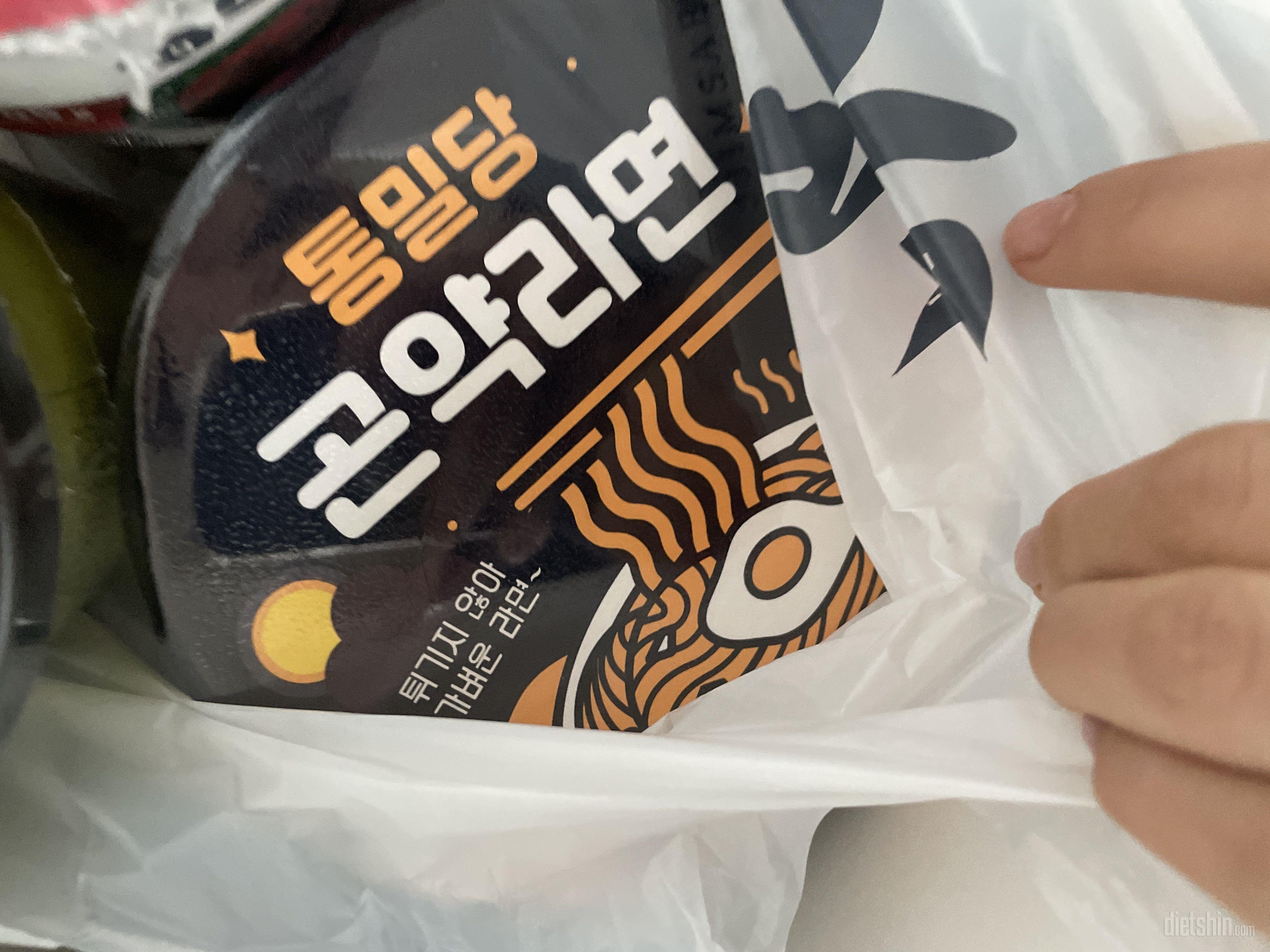 캠핑갈 때 먹으려고 구매했어요. 
