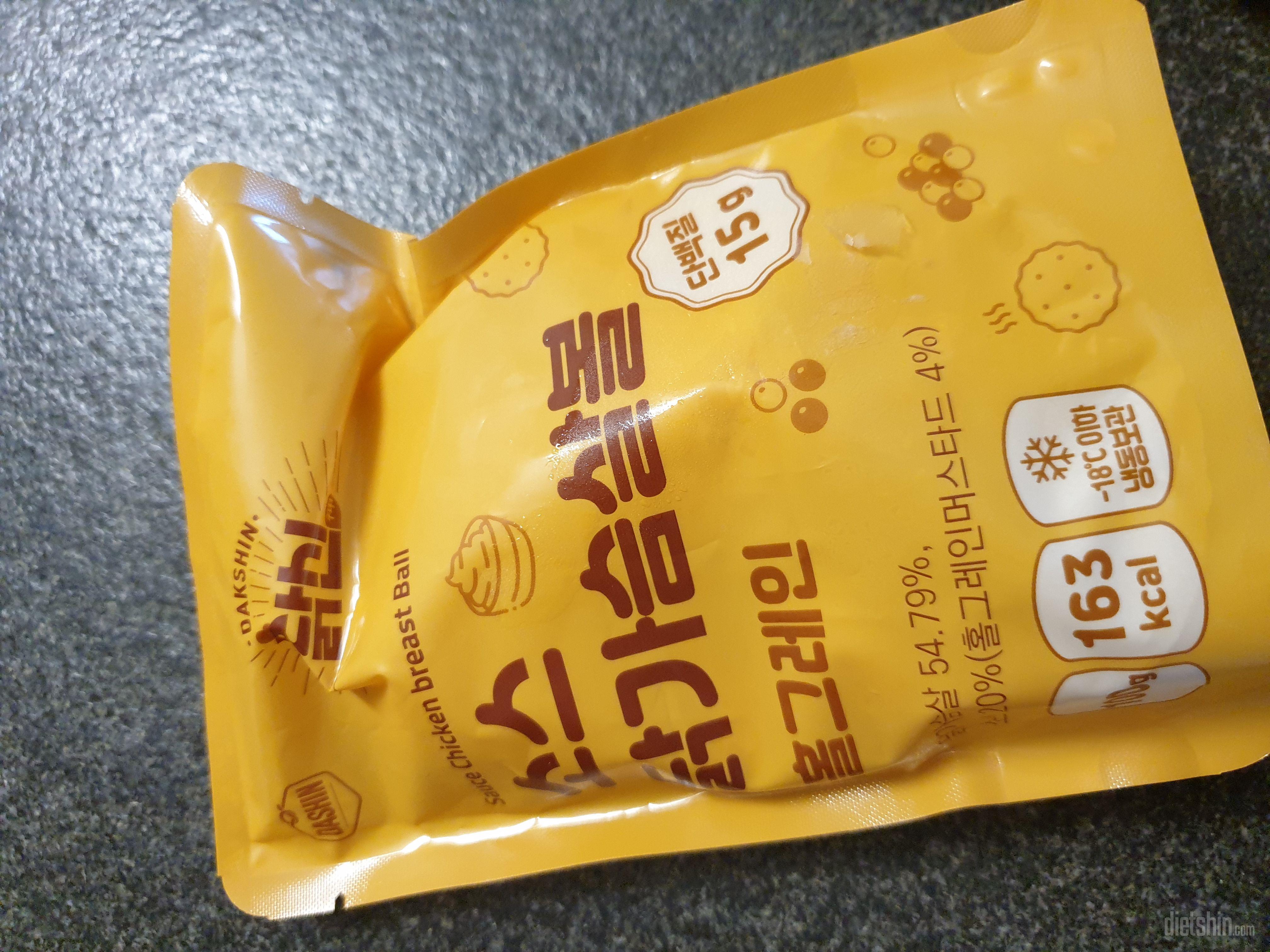 샐러드에 같이 먹으니 맛있네요 
밥