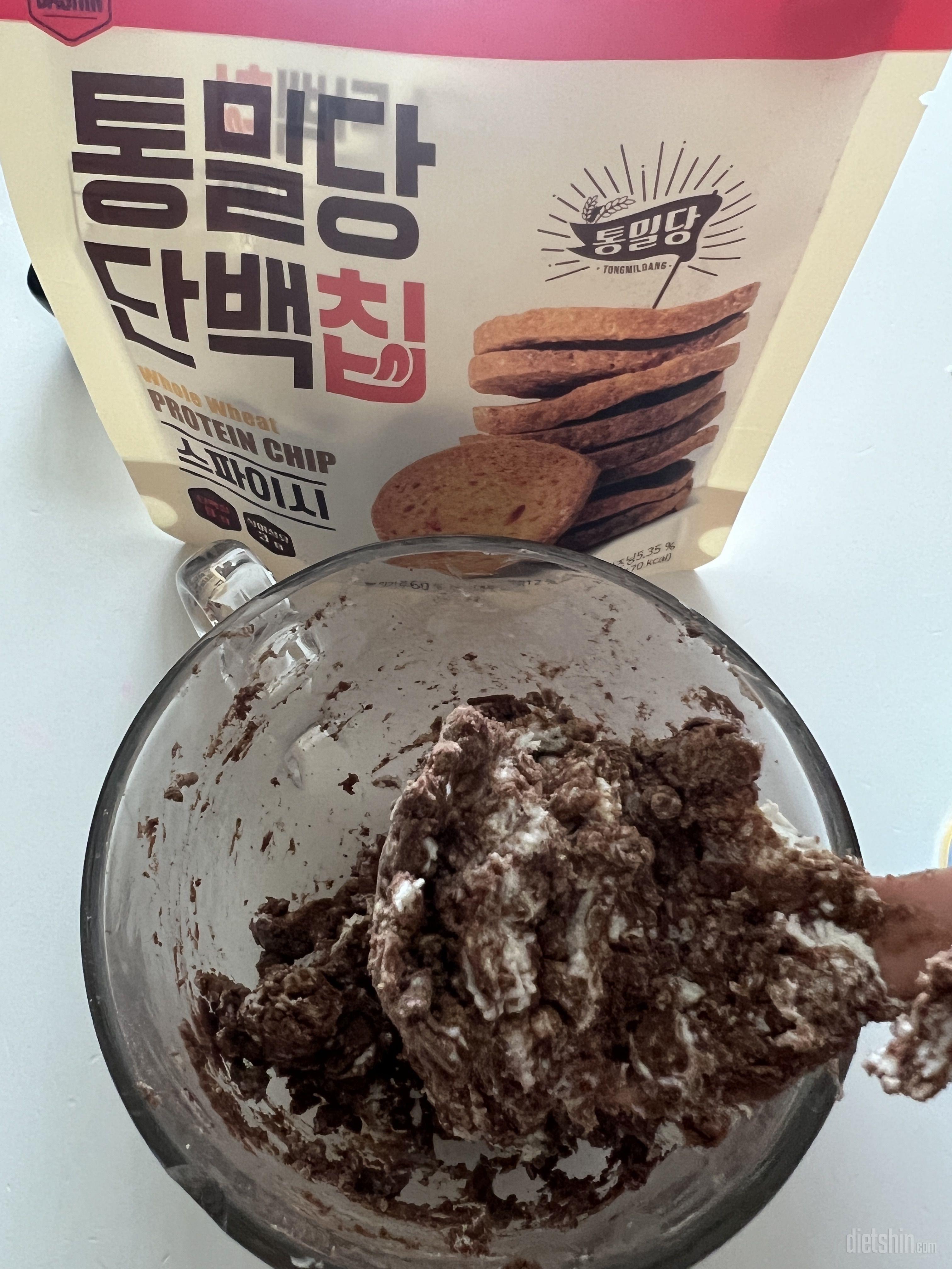 엊그제 배송 받았는데 벌써 한통 다먹