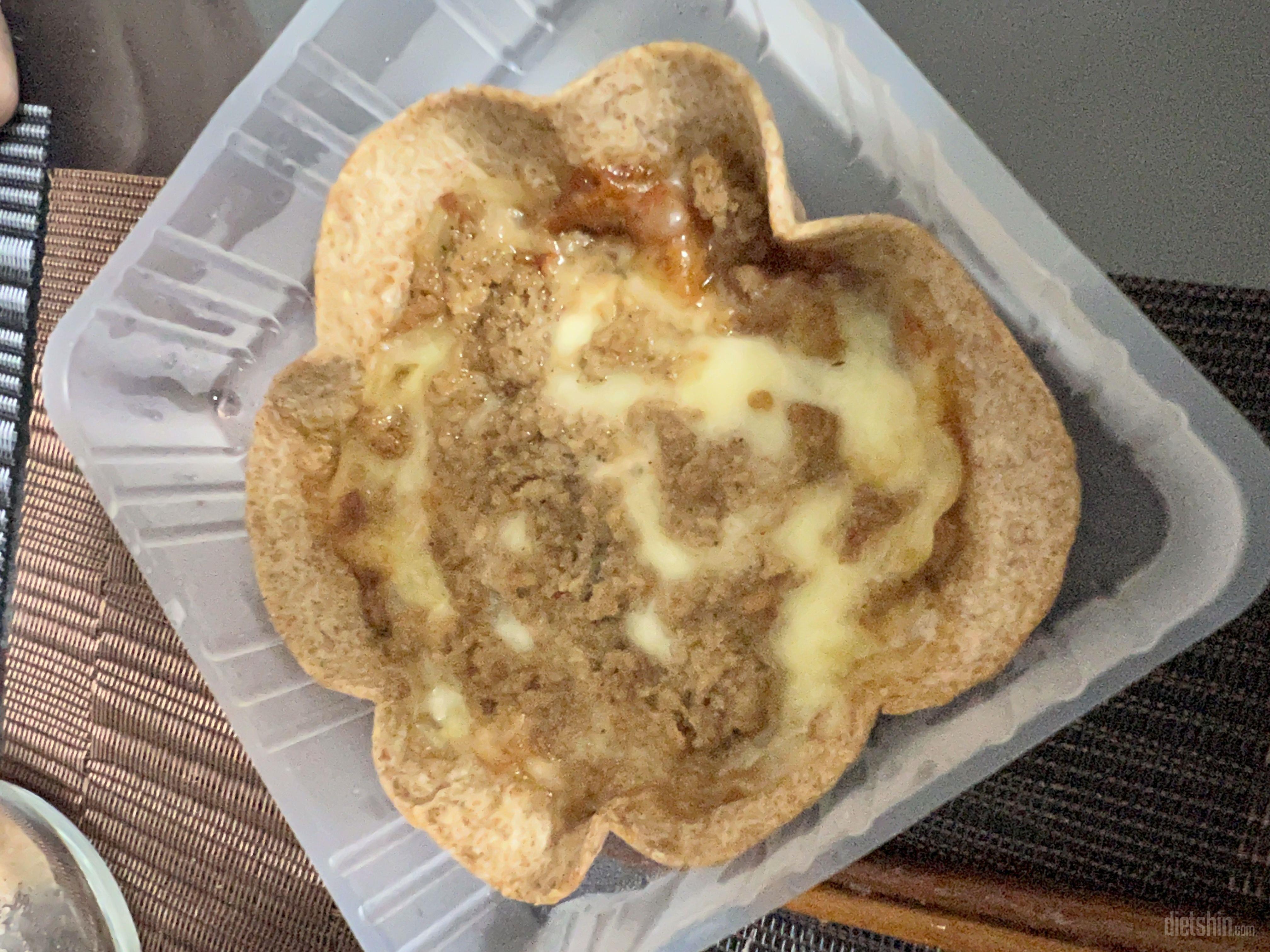 피자 자체는 작지만 치즈 많고 맛있어