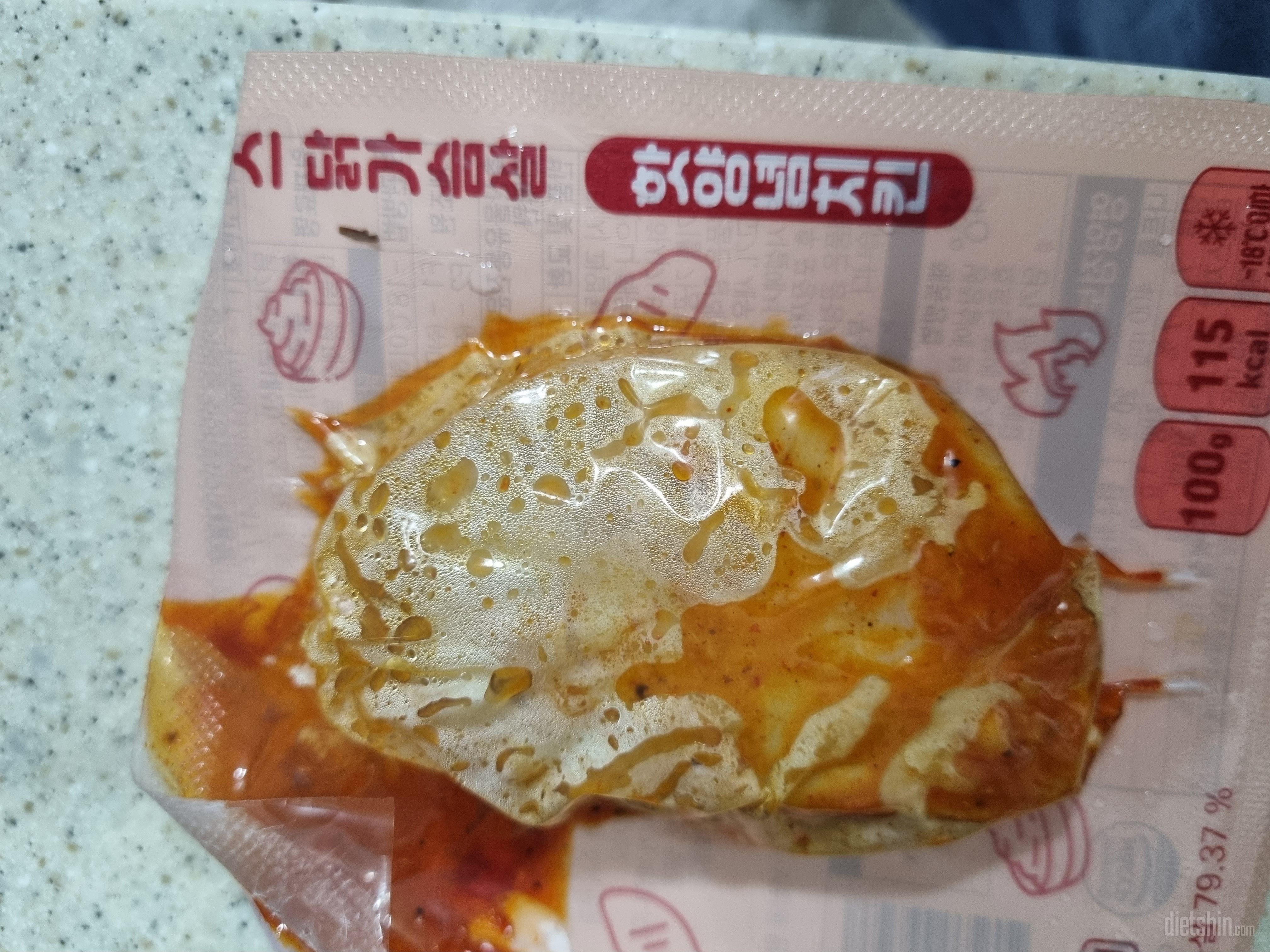 닭가슴살 부드럽고 소스도 맛있어요.
