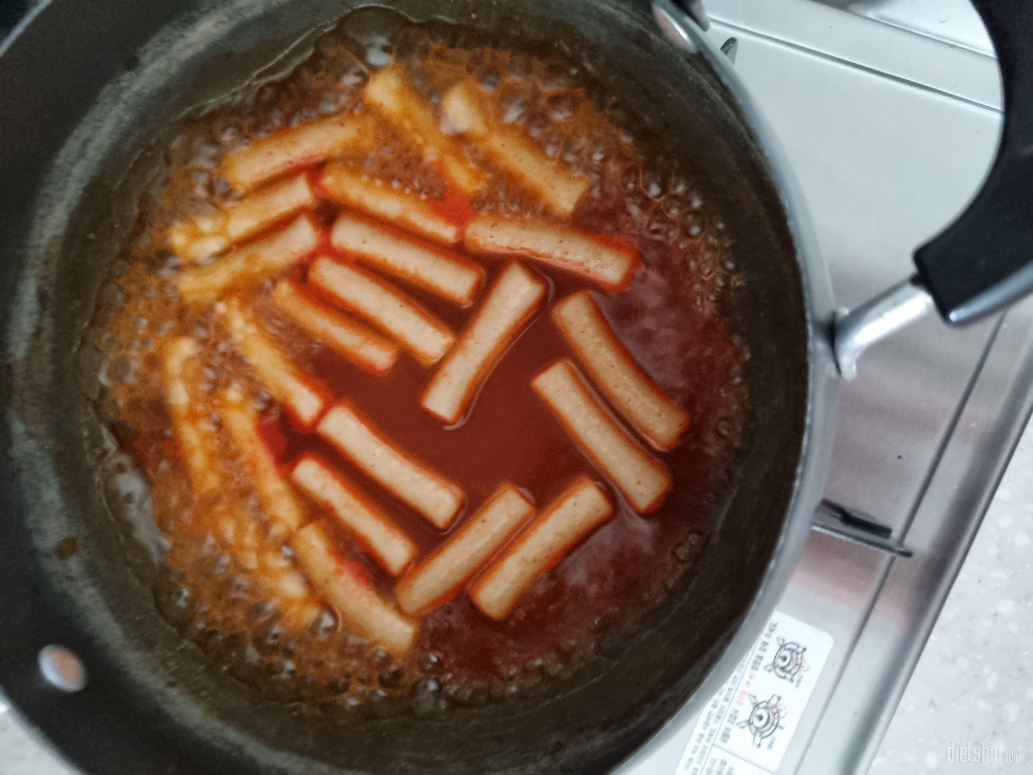 오 일반떡볶이랑 다를바없이 맛있네요.