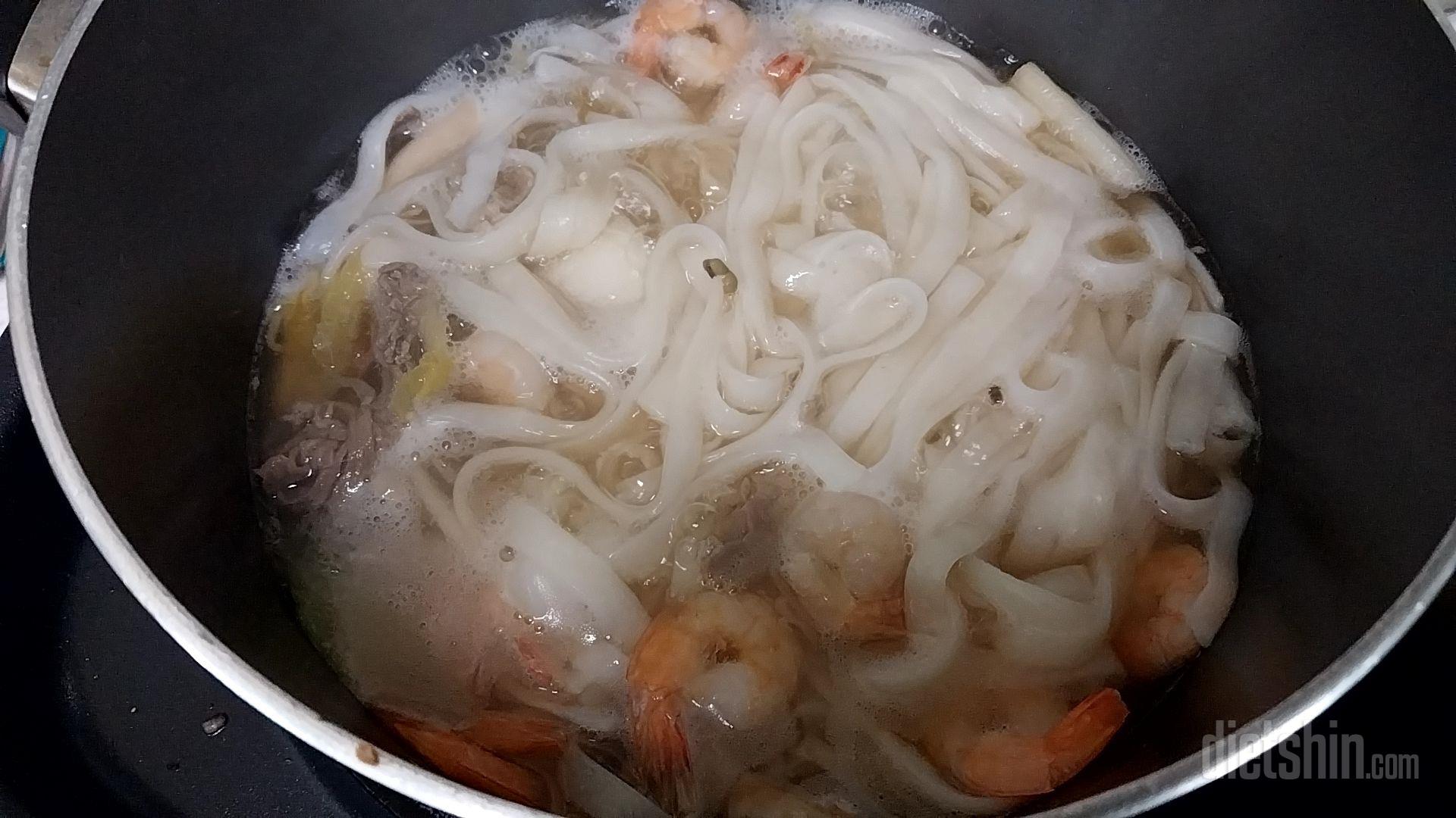 양은 개인적으로 여자 2명이서 배부르