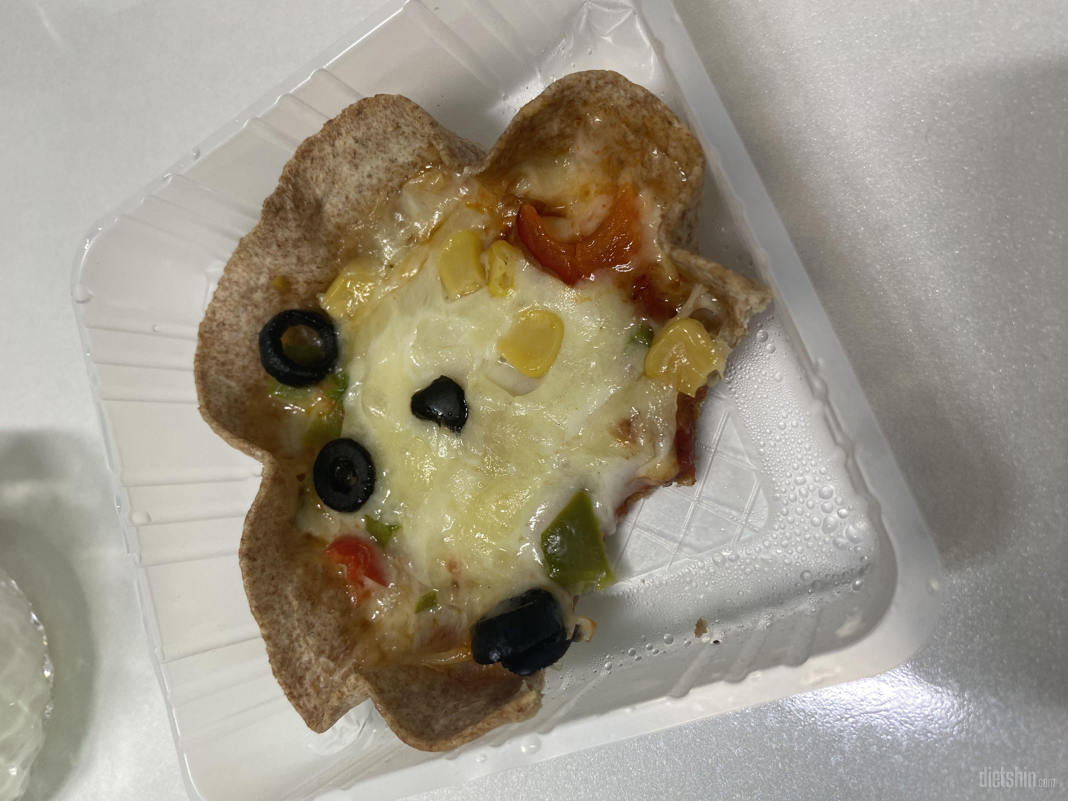 오 피자 조그만한데, 맛있네요 ㅎㅎㅎ