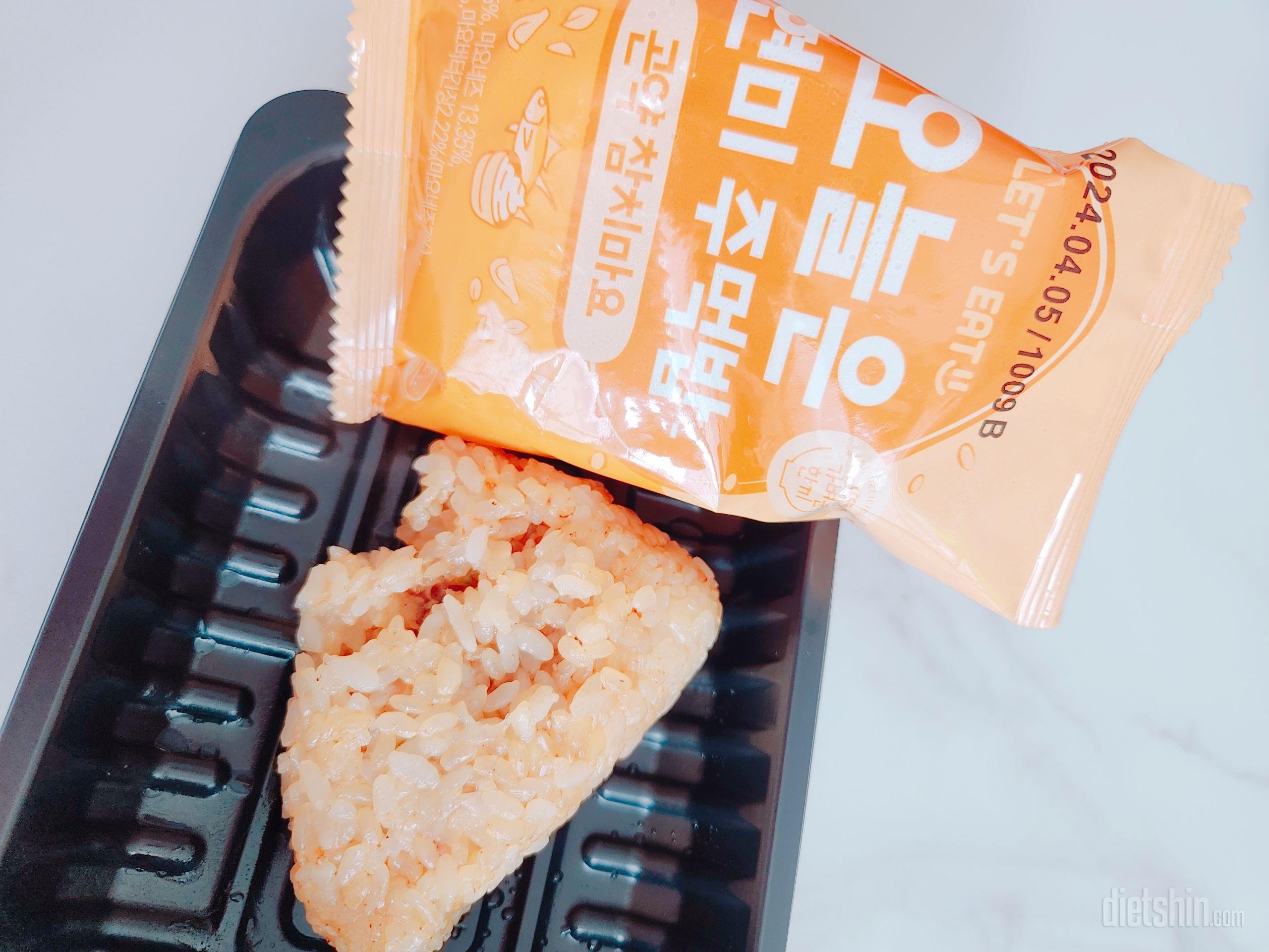 참치마요 먼저 먹어봤어요
밥 쫀득쫀