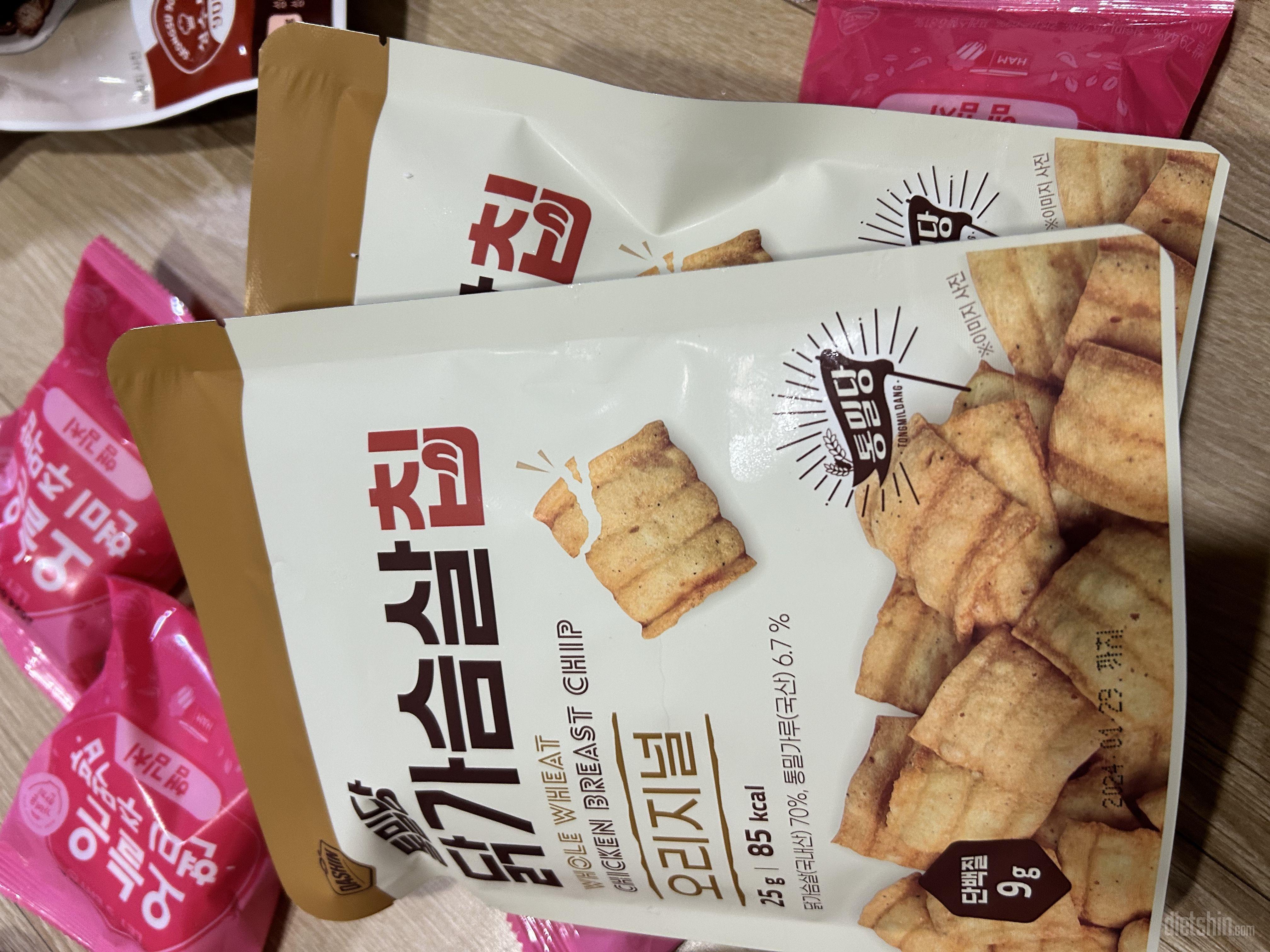 가격이 조큼 비싼가 싶긴 하지만 칼로