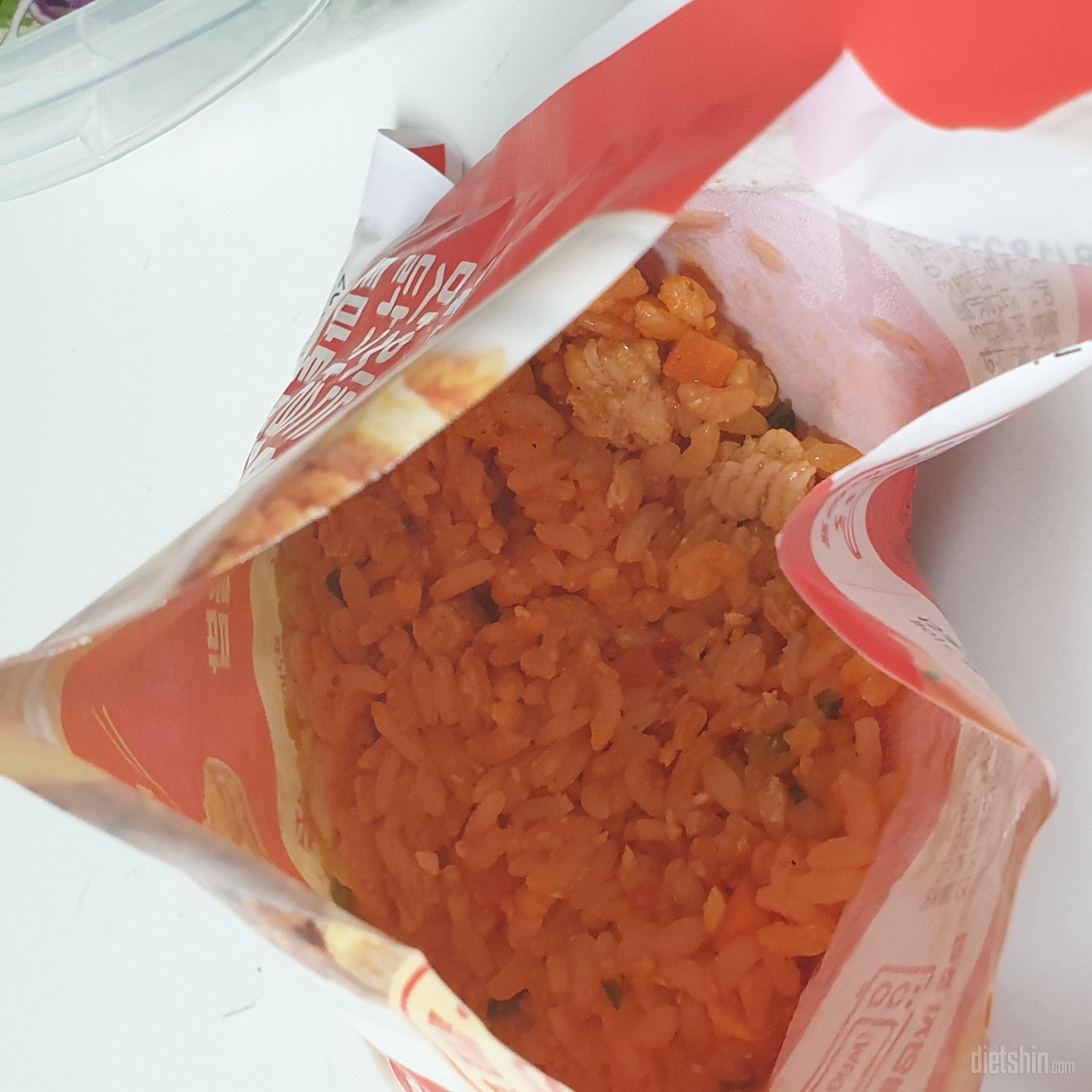 간편하고 닭가슴살도 고루 들어있어서