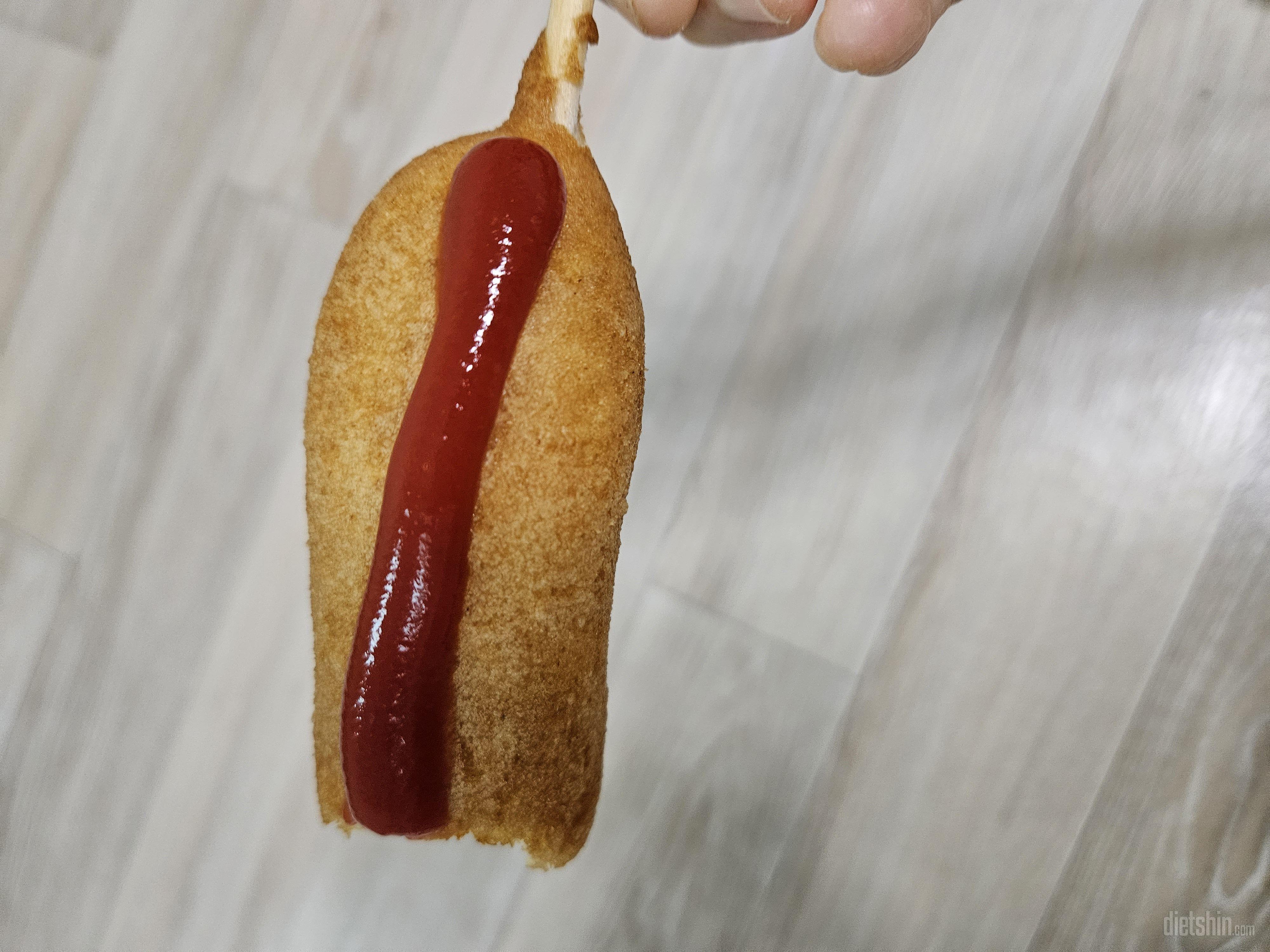 치즈 많이 들어있어요~! 소세지는 으