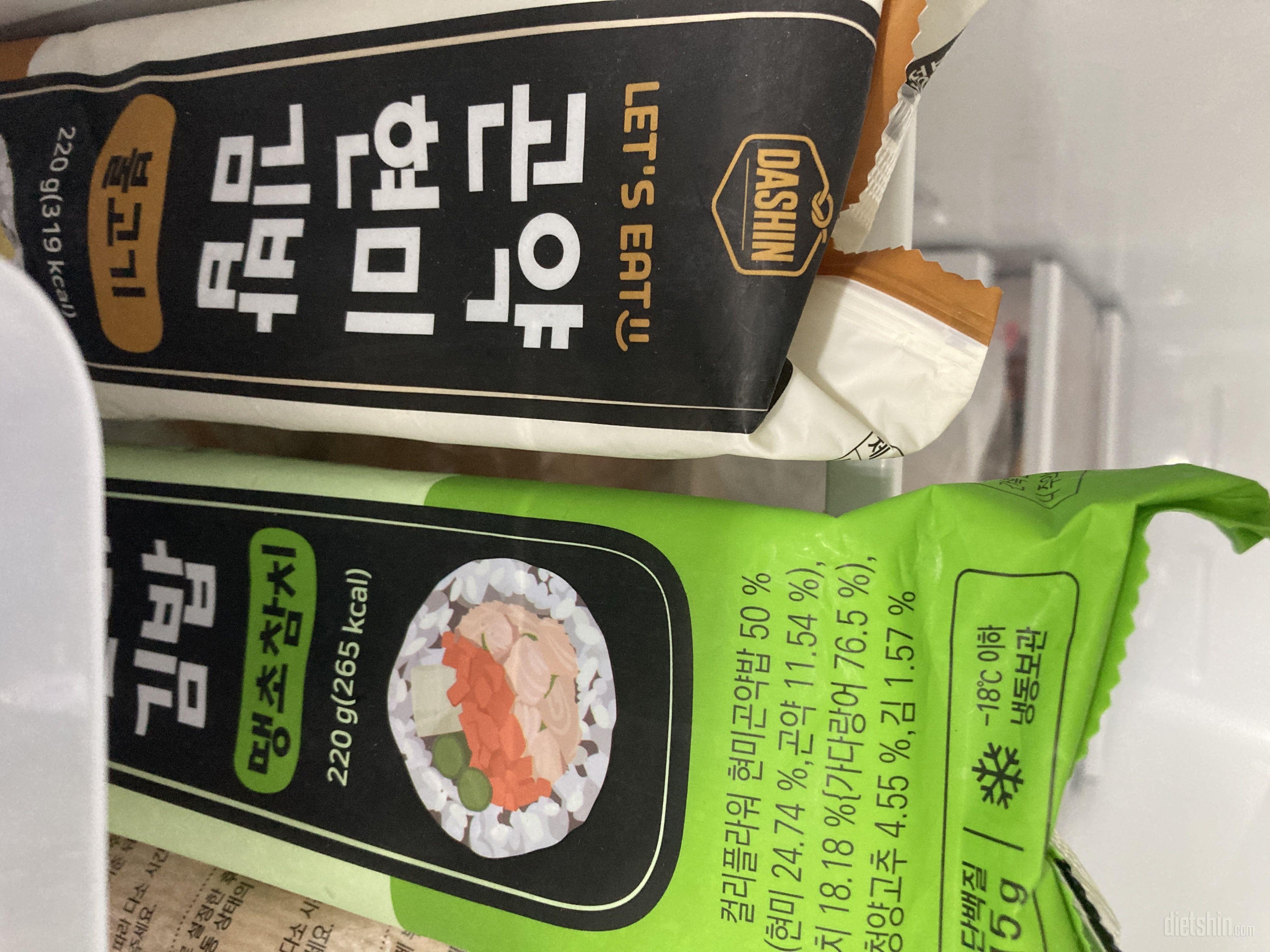 저의 아침을 책임져주는 김밥 몇개째