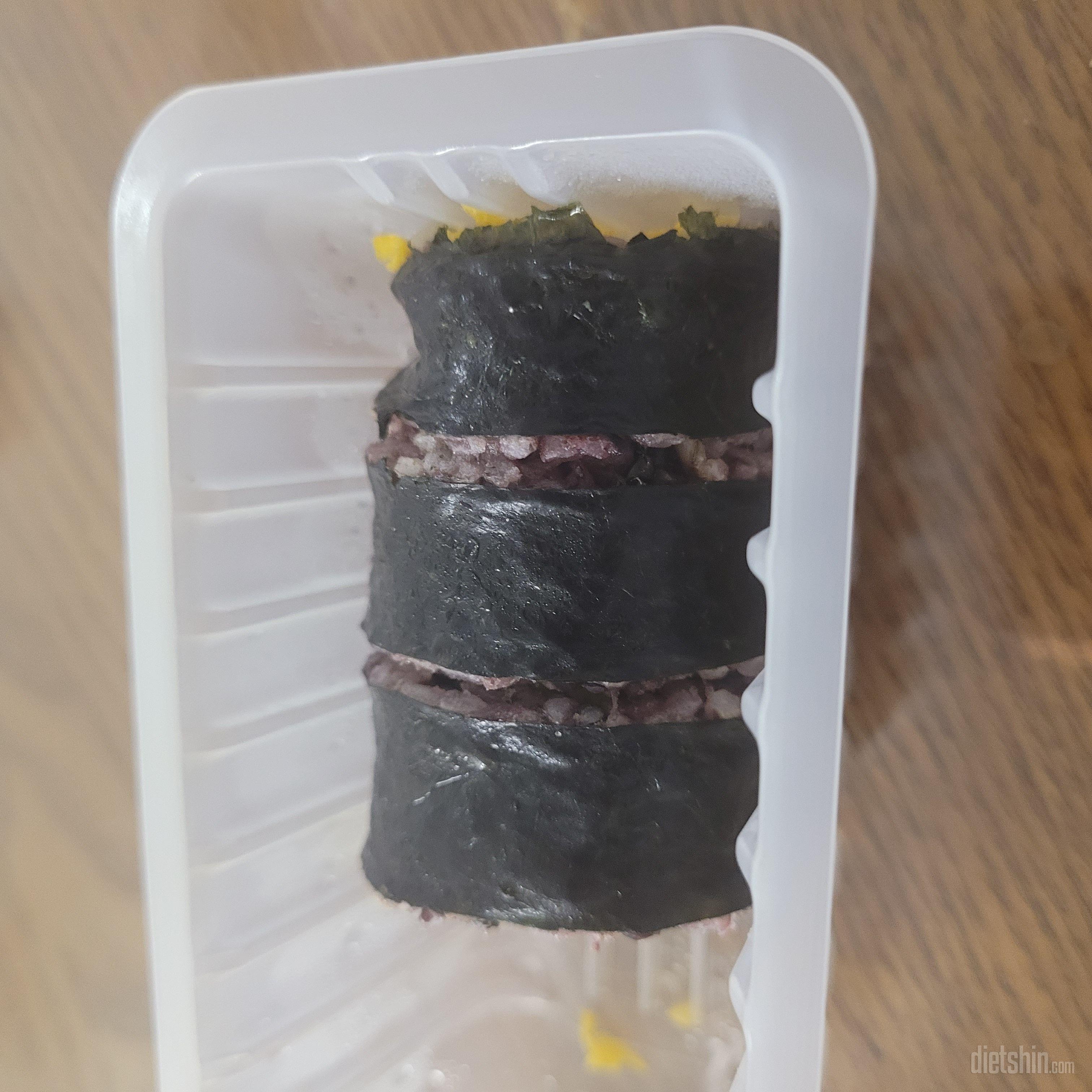 김밥 먹기편하고 맛도 그냥 일반김밥