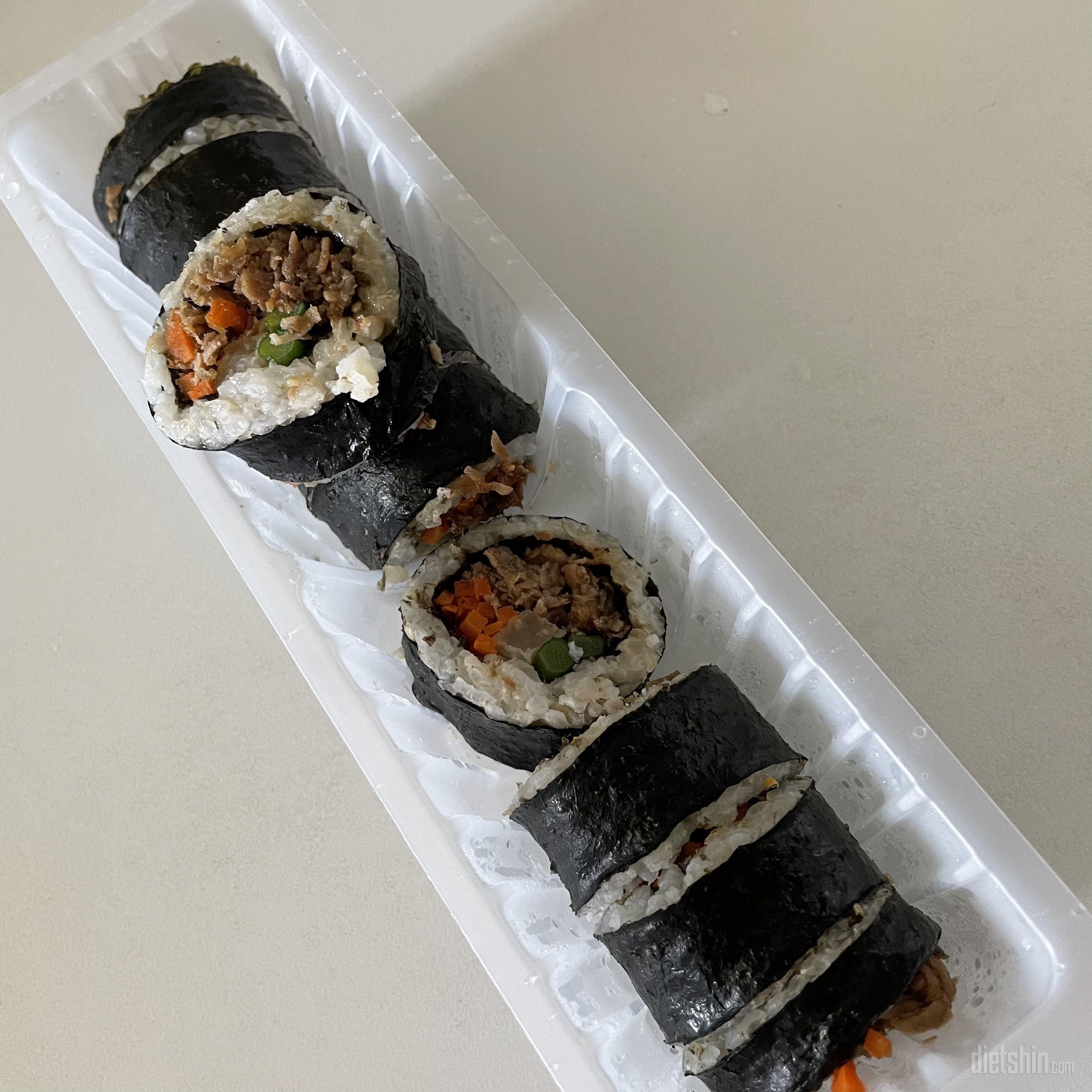 김밥을 별로 안좋아하는 사람인데 이건