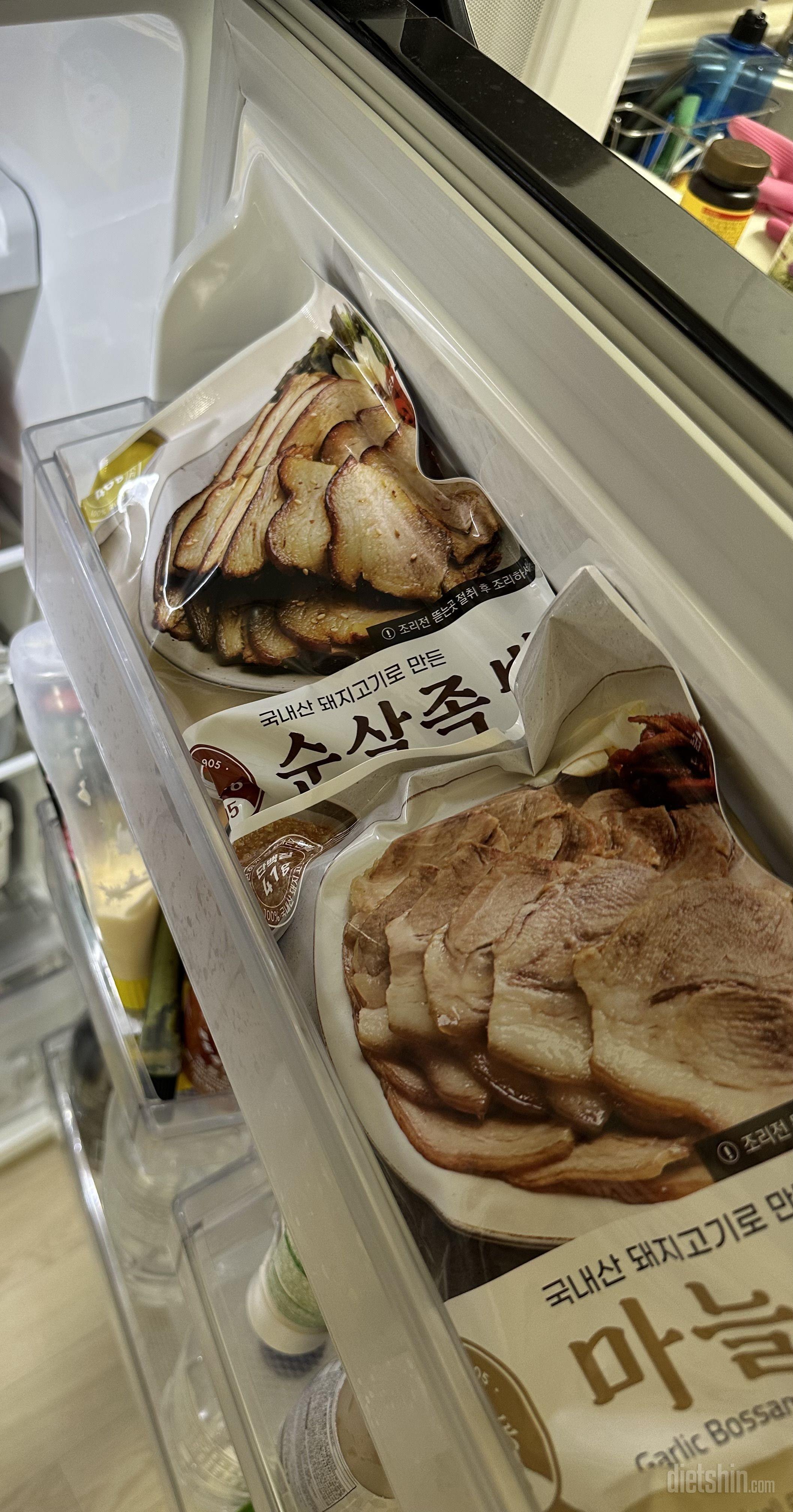 다 맛있어요. 근데 보쌈은 좀 냄새나