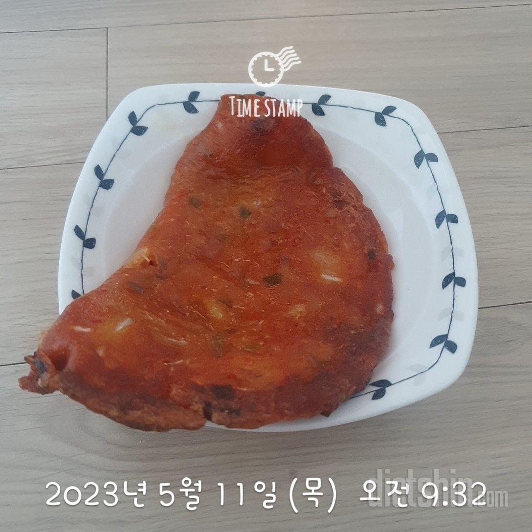 너무 맛있어요 그냥 김치전이예요 ㅎㅎ