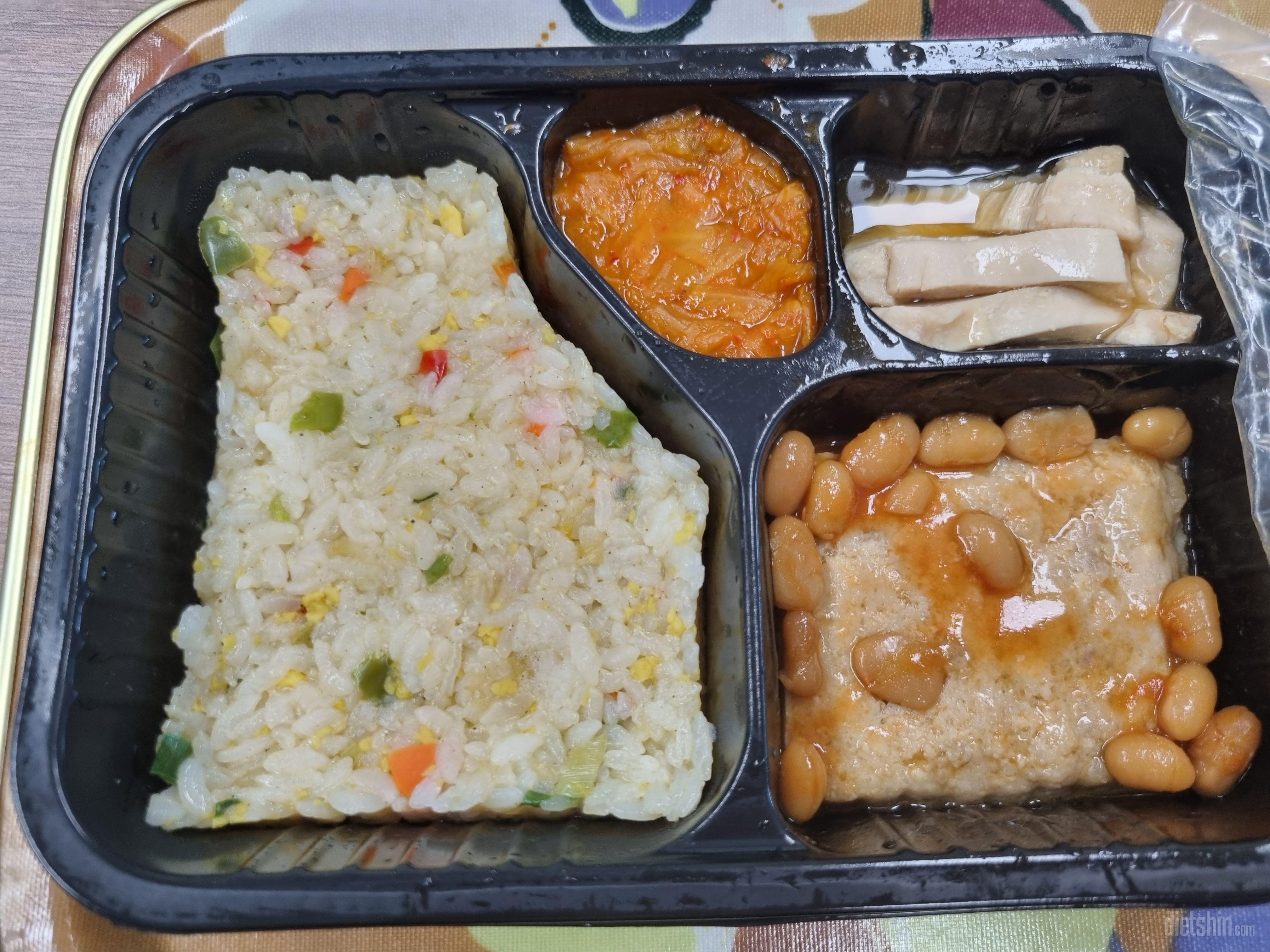 구성이 알차고 질리지 않는 맛입니다!