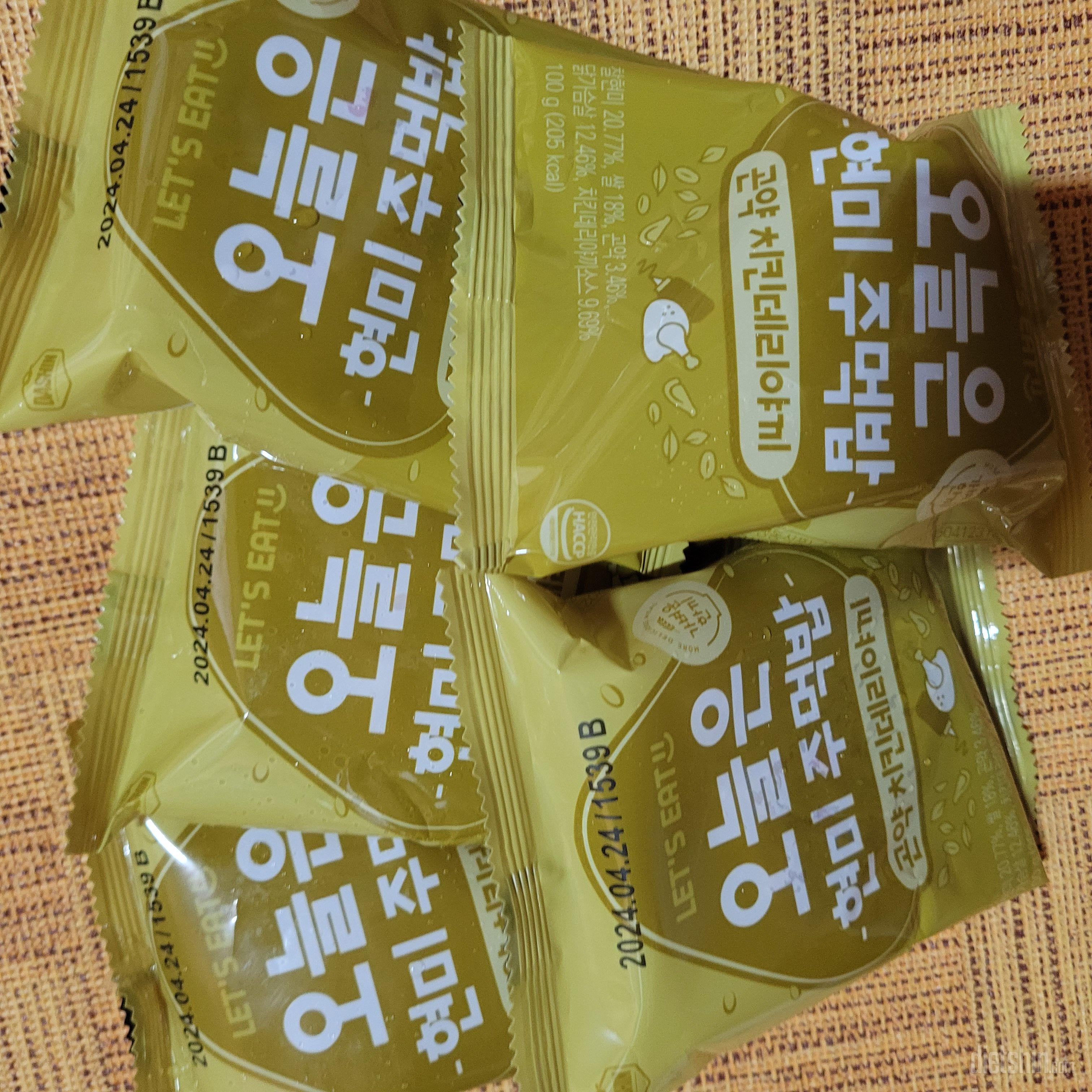 바쁠때 하나씩 들고 가서 먹어요
맛