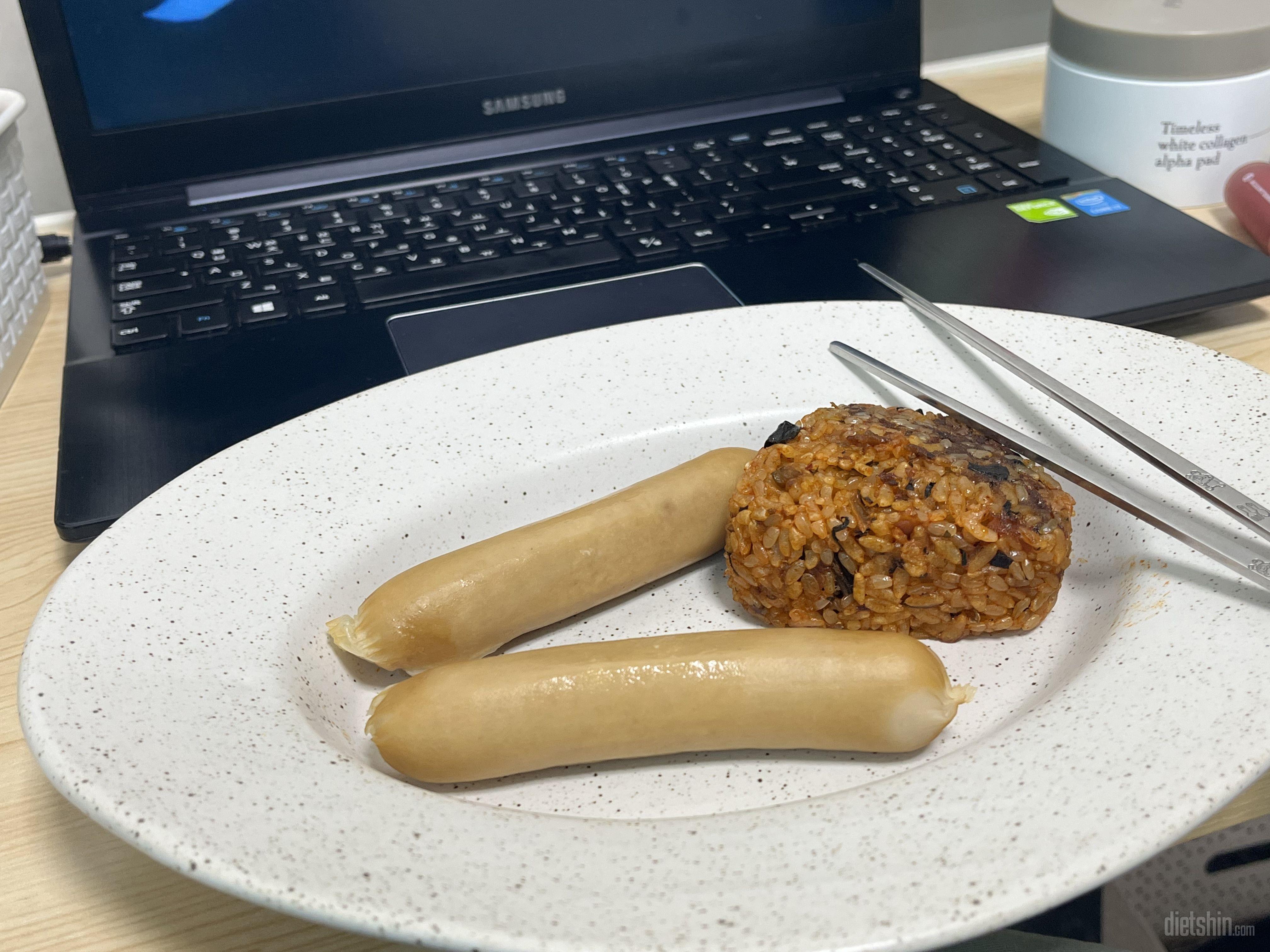 아 진짜 맛있다요
닭가슴살 소세지라