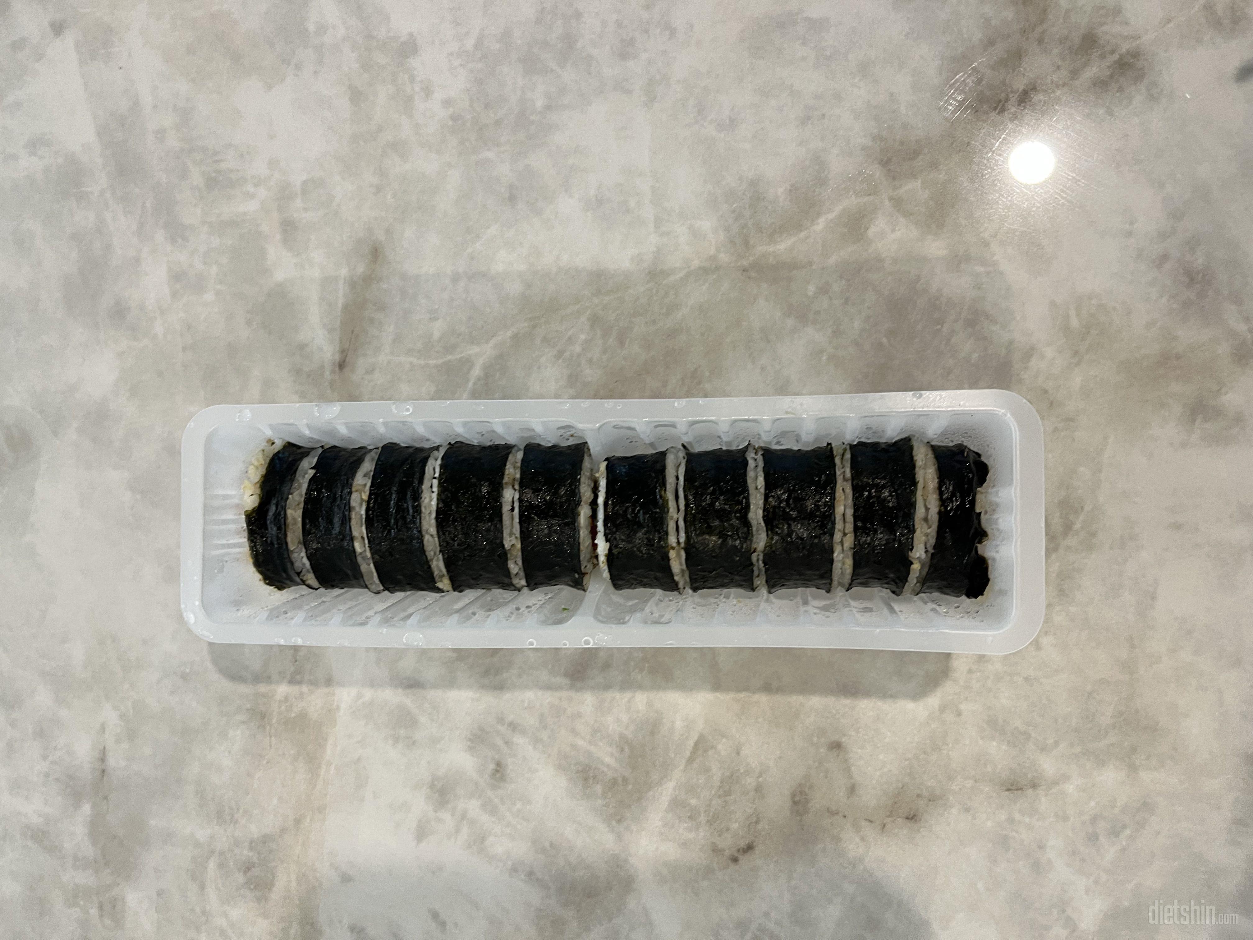 맛있네요 ㅎㅎㅎ 김밥 좋아하는데 김밥