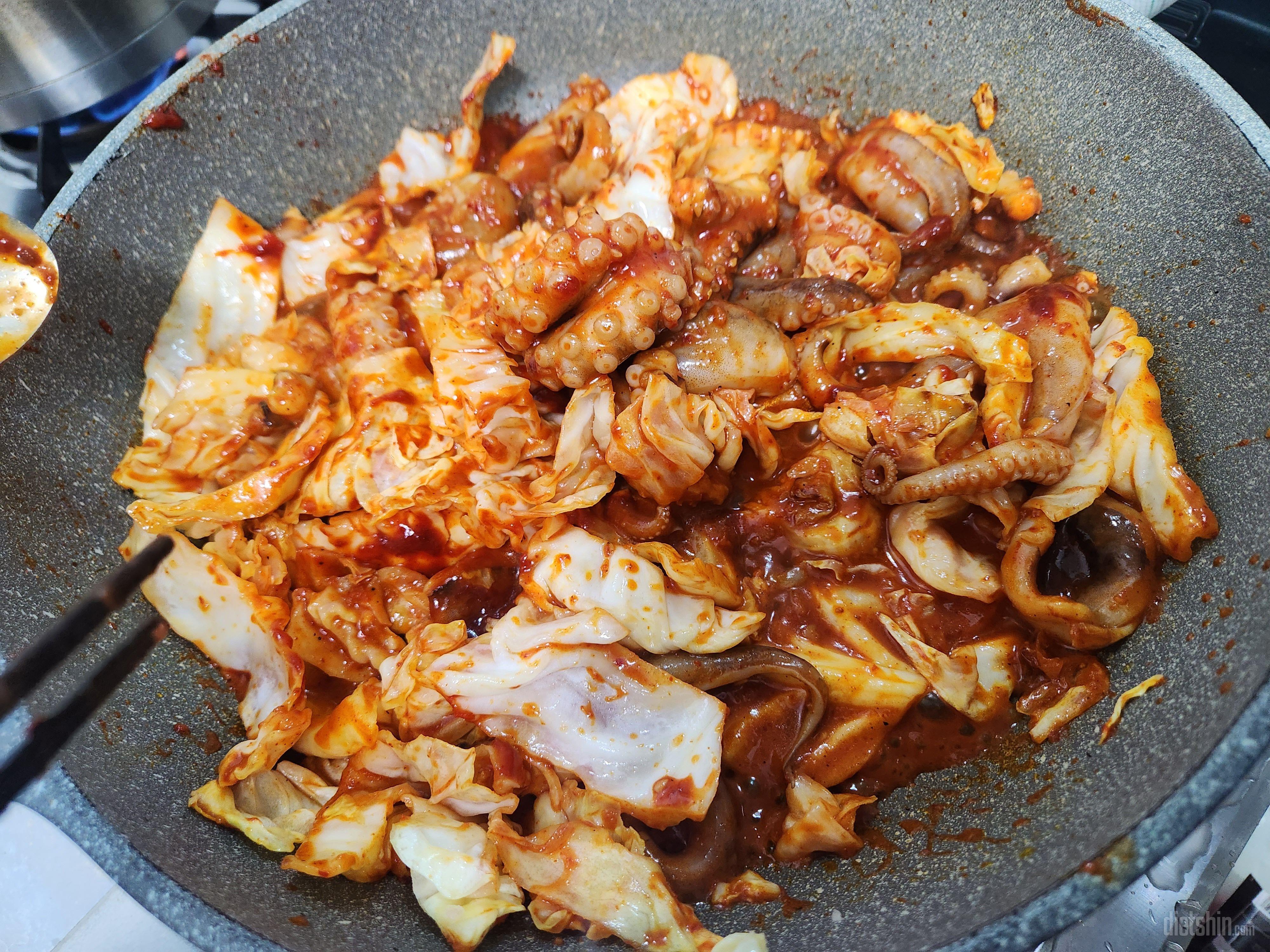 쭈꾸미도 크고 너무 만족해요 양배추