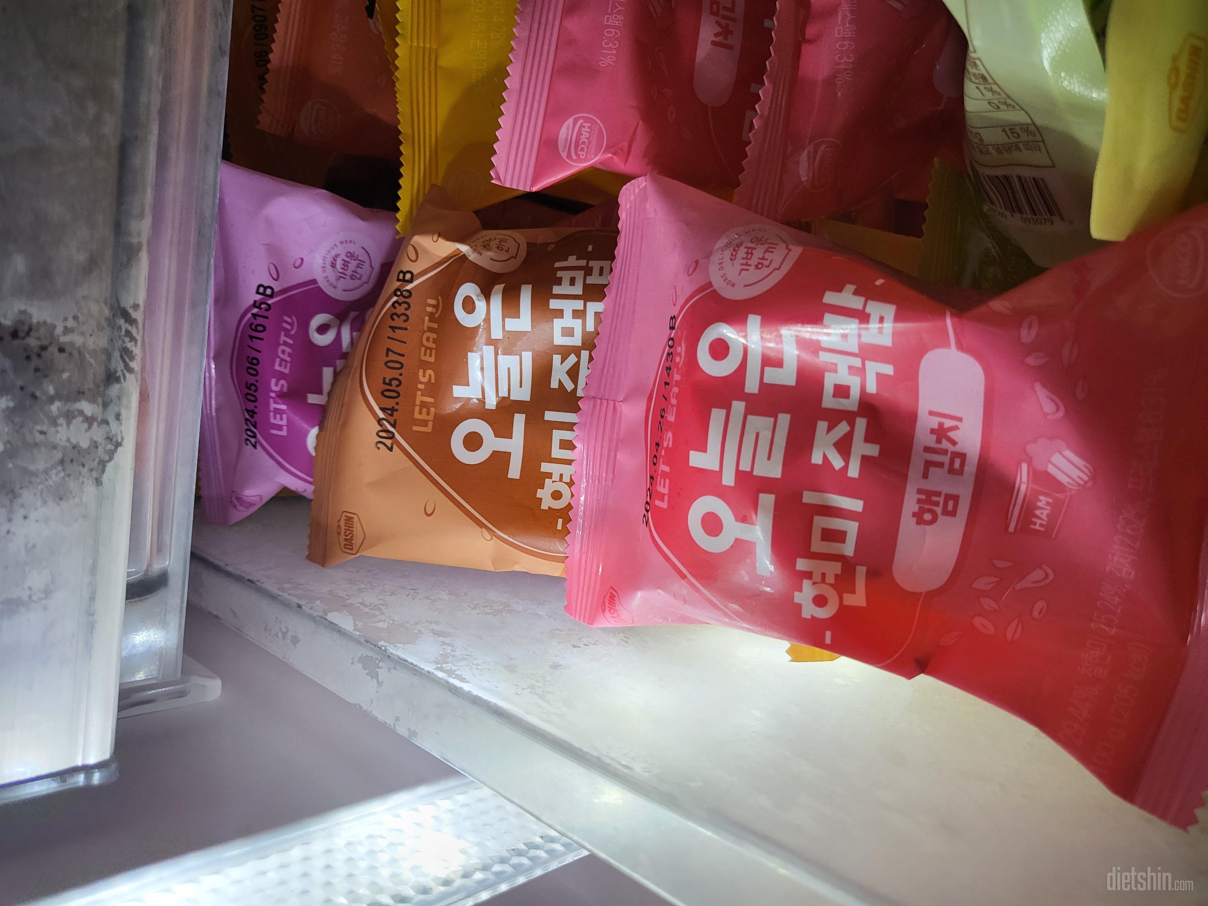 편의점 삼각김밥에 비해 자극적이지않고