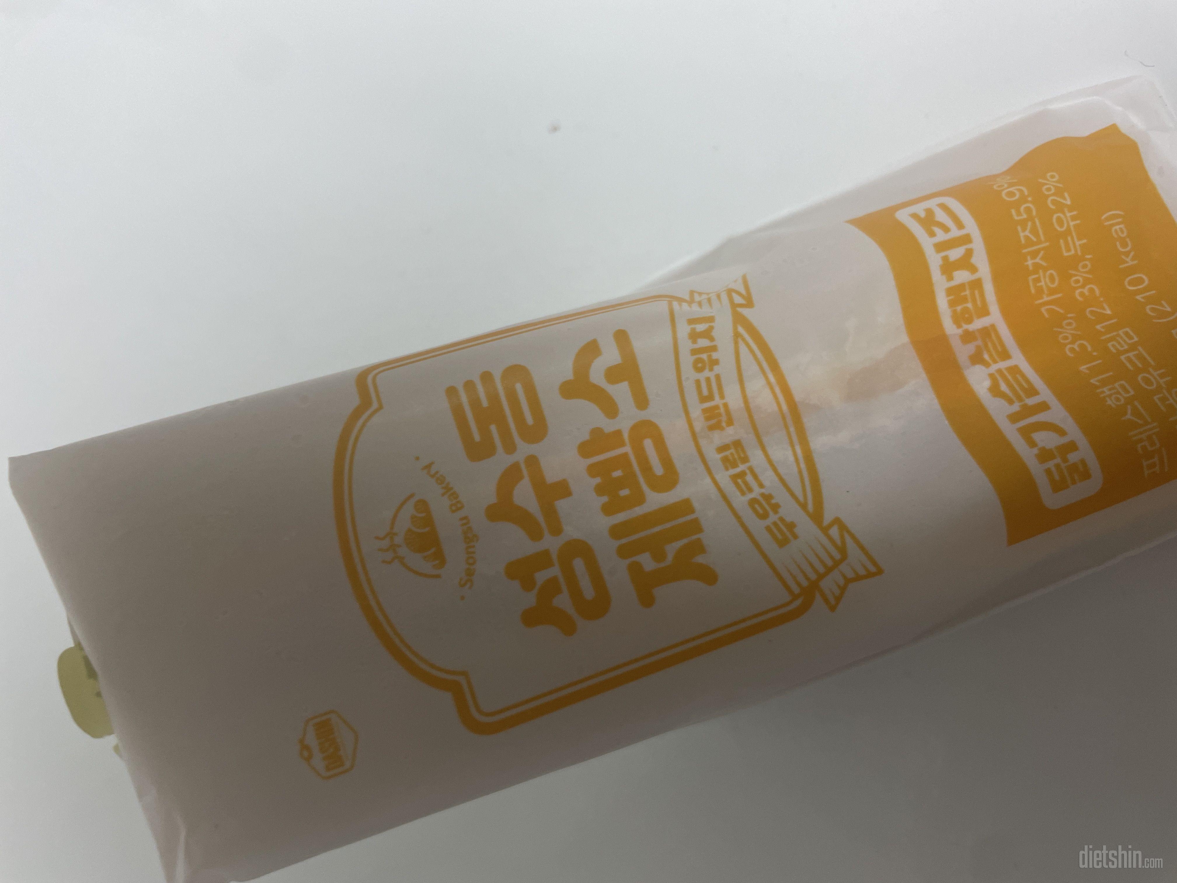 평범한 샌드위치 맛이에요. 재료보다