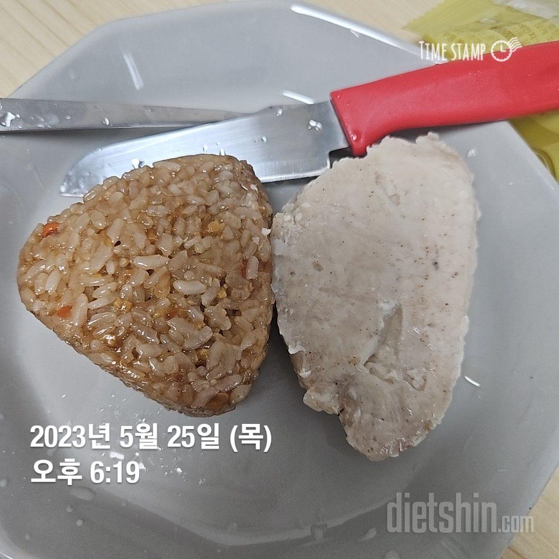 특유의 곤약 맛이 적게 나고 안의 내