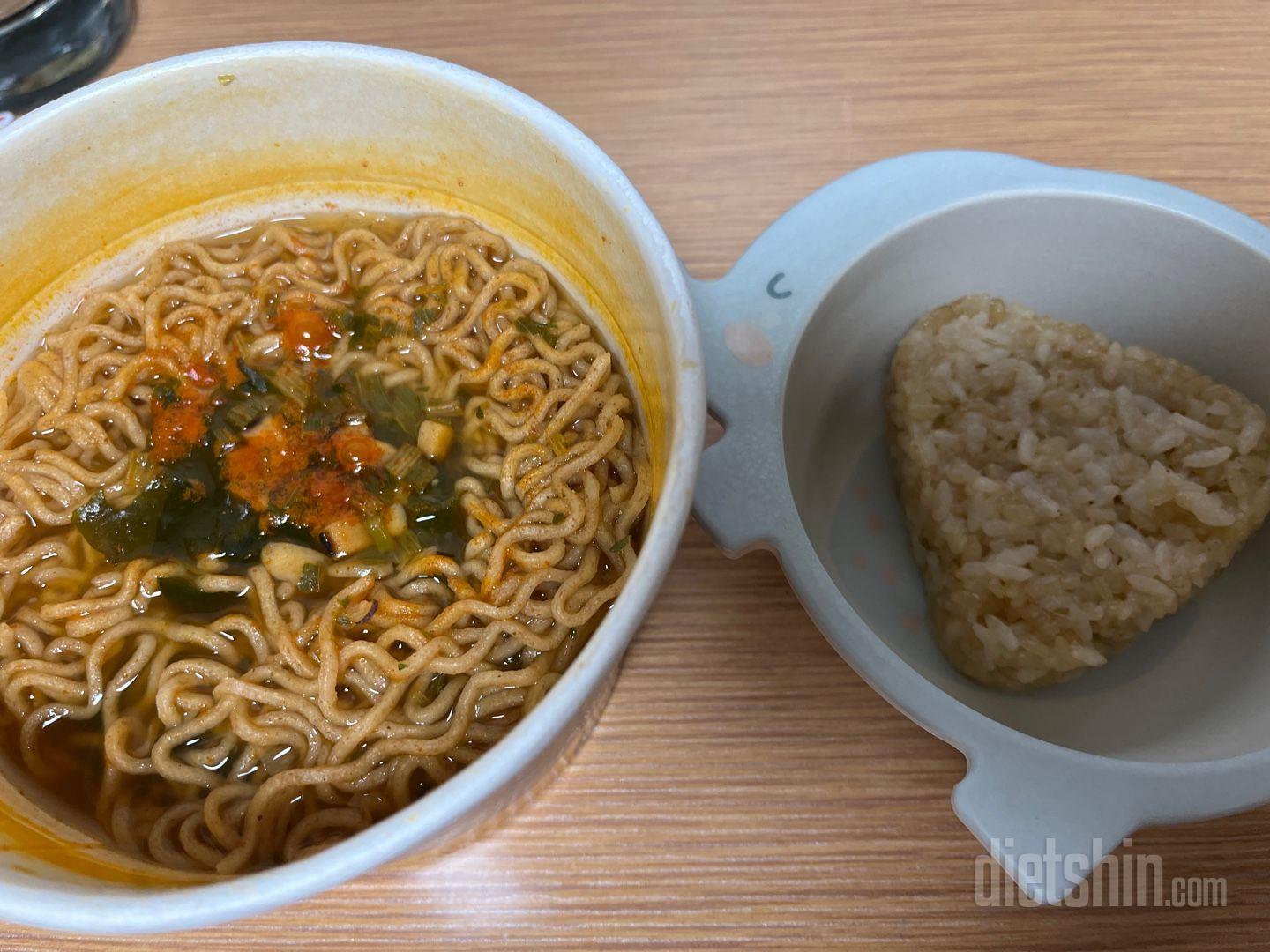 라면 먼저 먹어봤는데 아주 맛있어용
