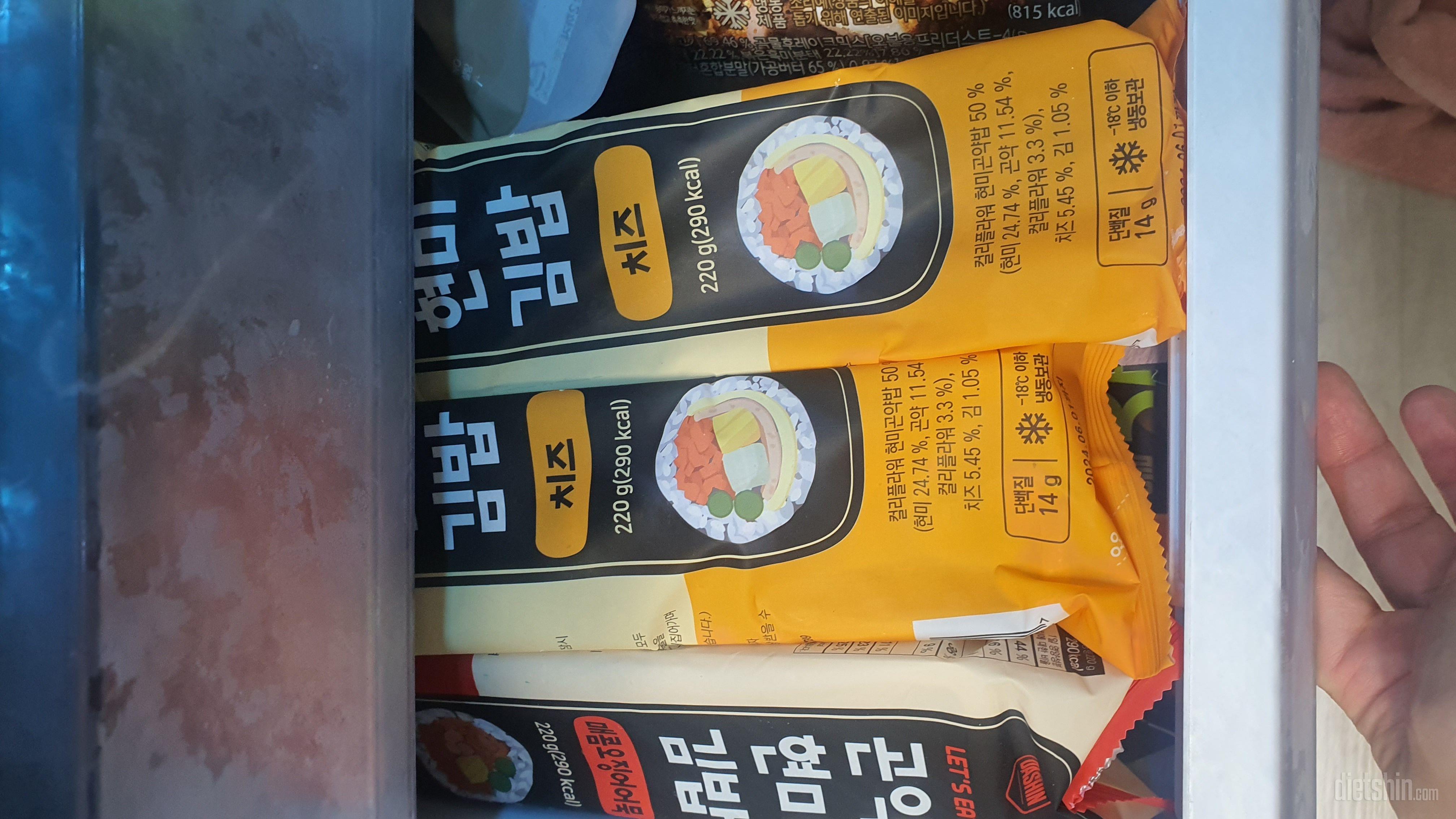 약간 짜긴 한데 맛있고 간편합니다.