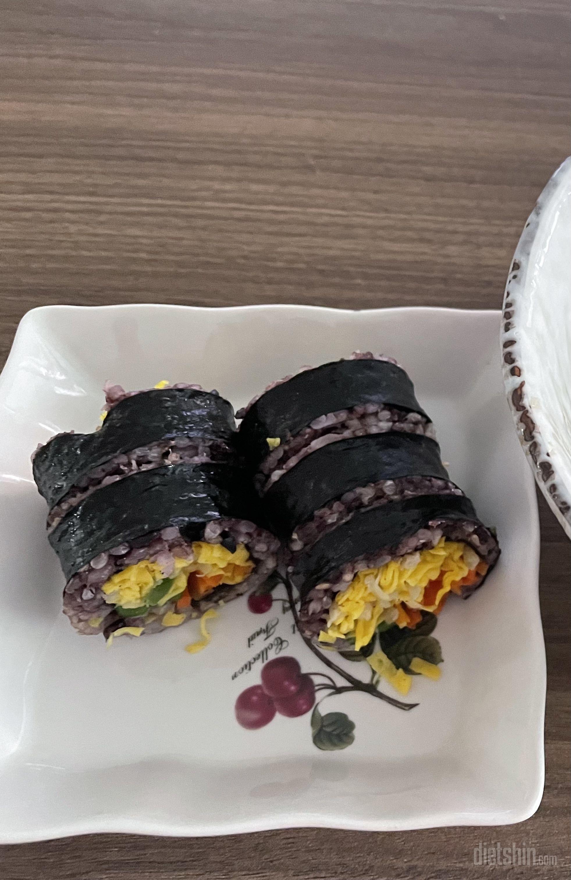 김밥 한 줄 양인데 칼로리는 반밖에