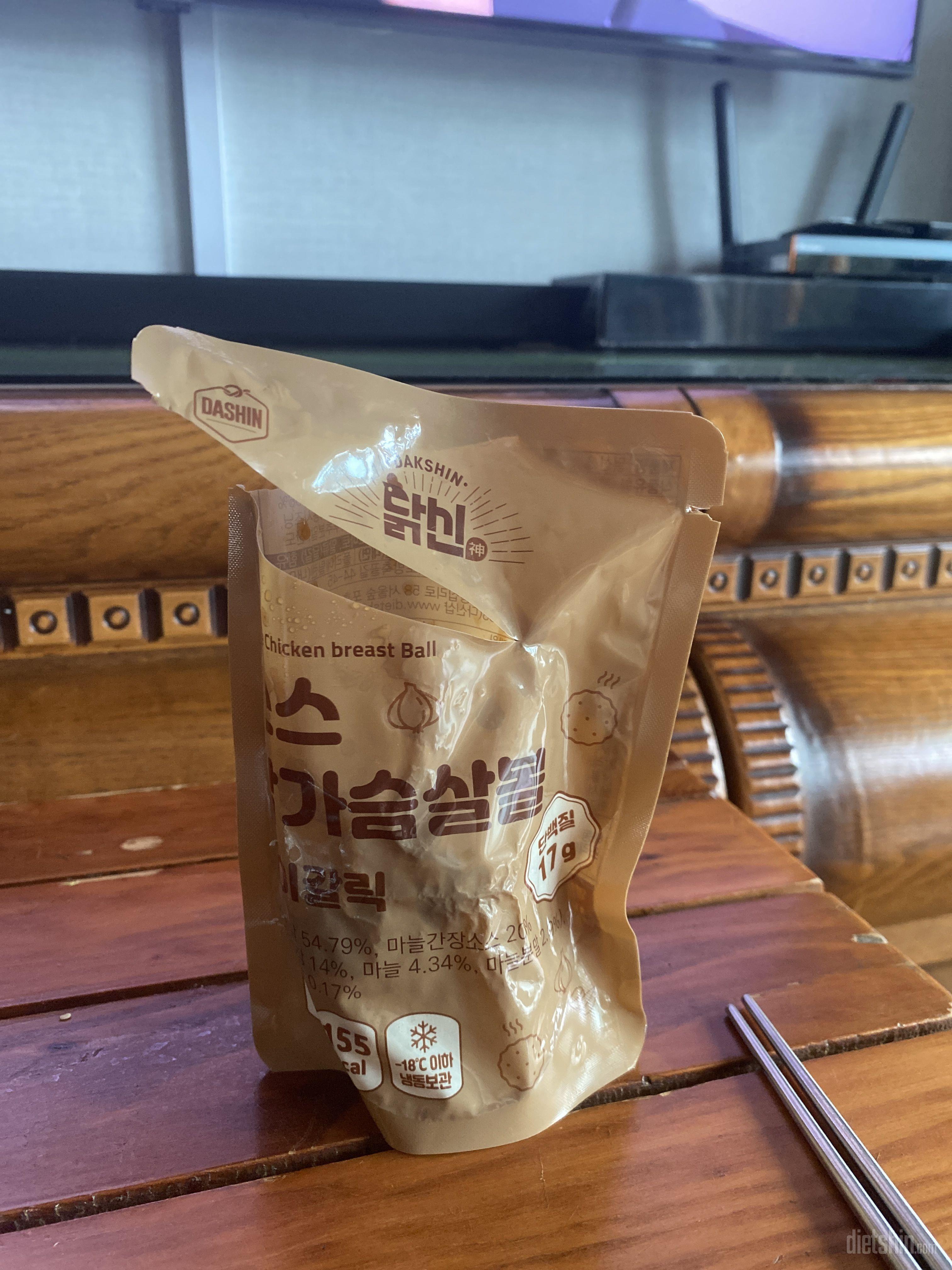 할인기간중에 사봤는데 닭가슴살볼 짱맛