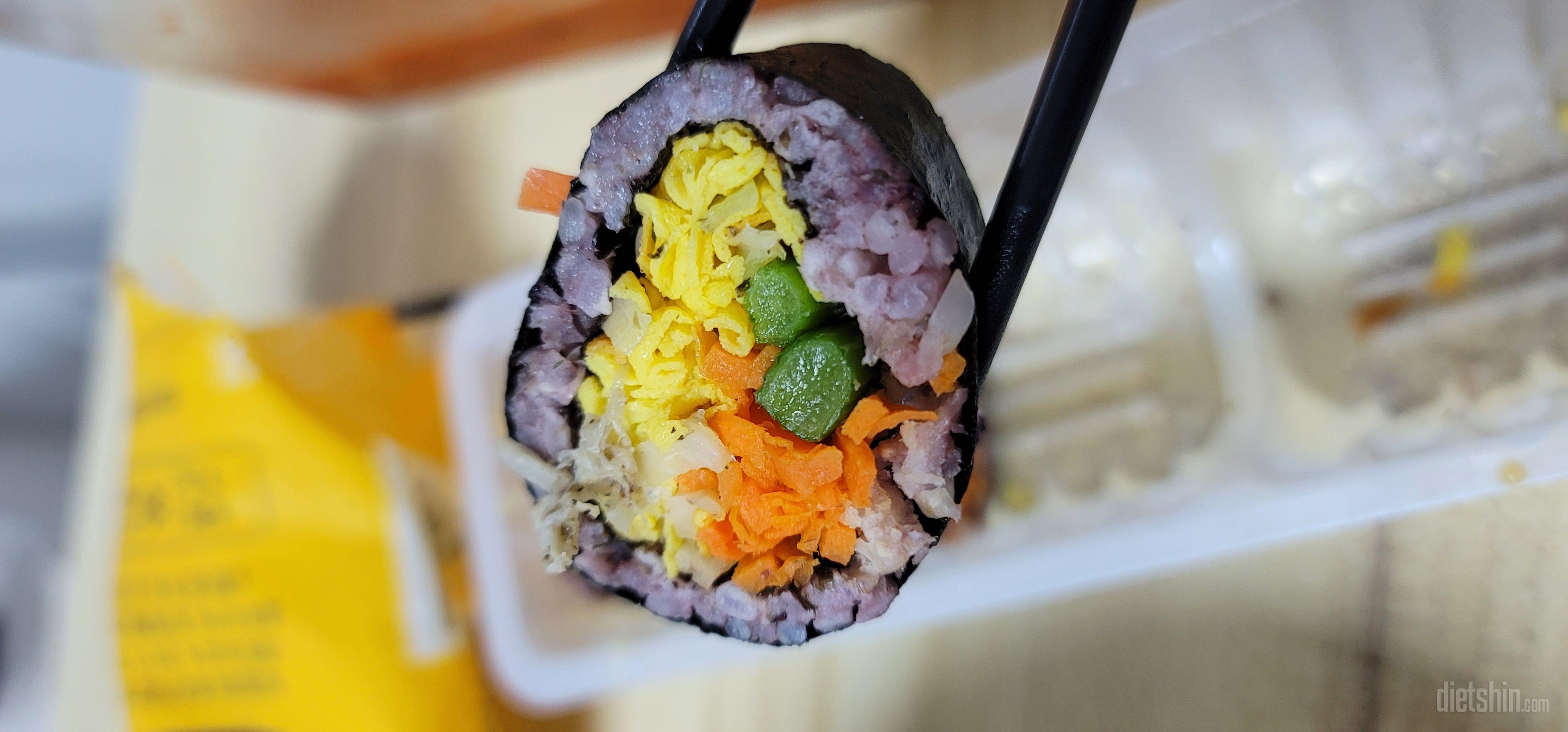 아무맛도 나지 않아요. 김밥만 먹으면