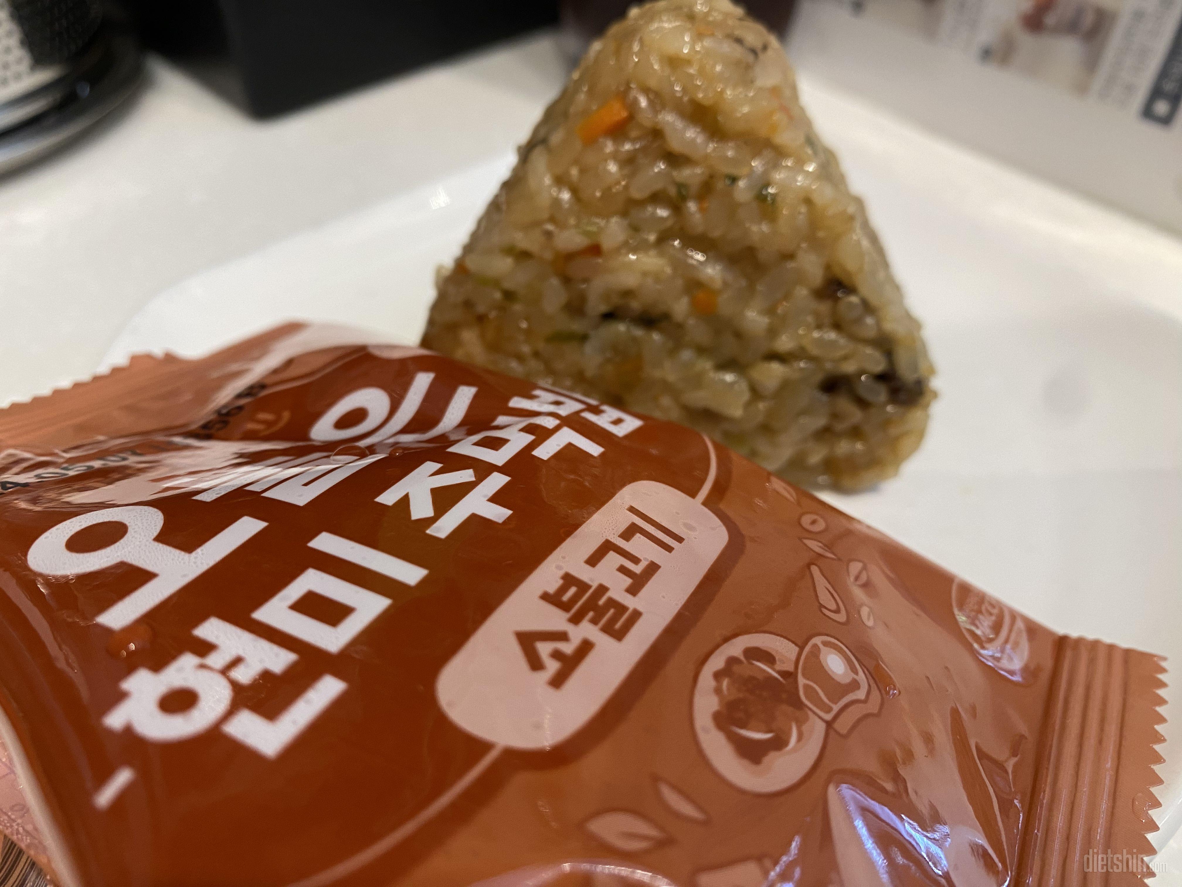 새로운 맛이 나왔길래 시켜봣는데 역시