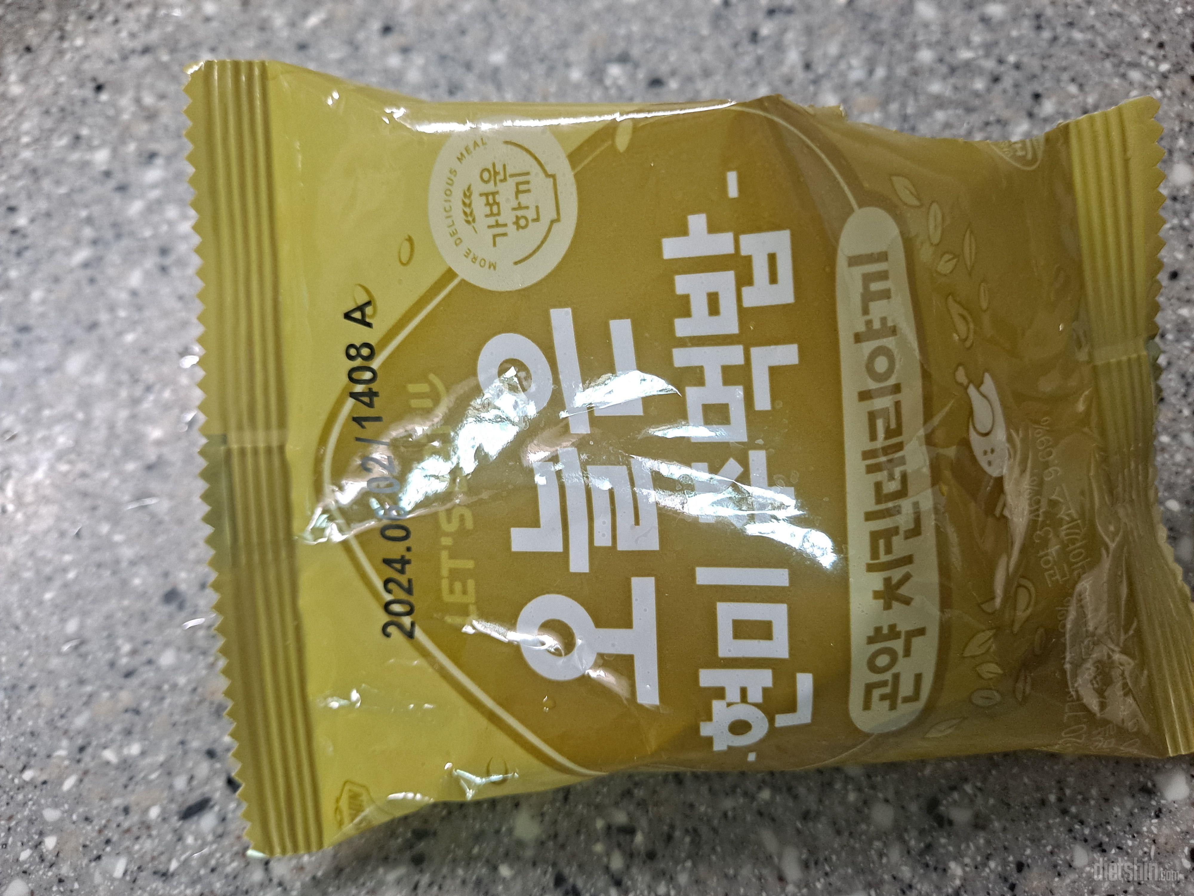 쫜득쫜득하니 맛있어요.
맛은 싱겁게