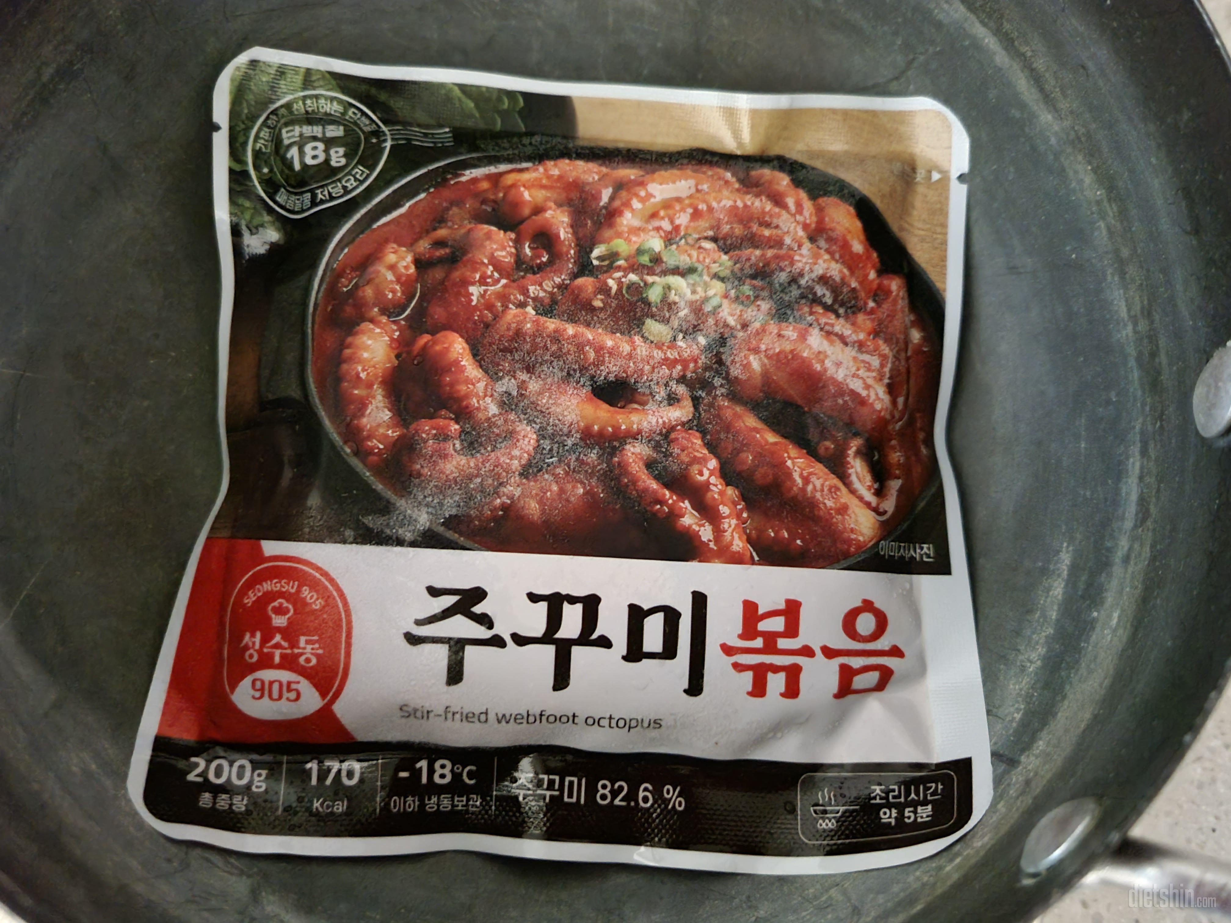 약간 매콤하긴하지만 밥이랑 먹으니 딱