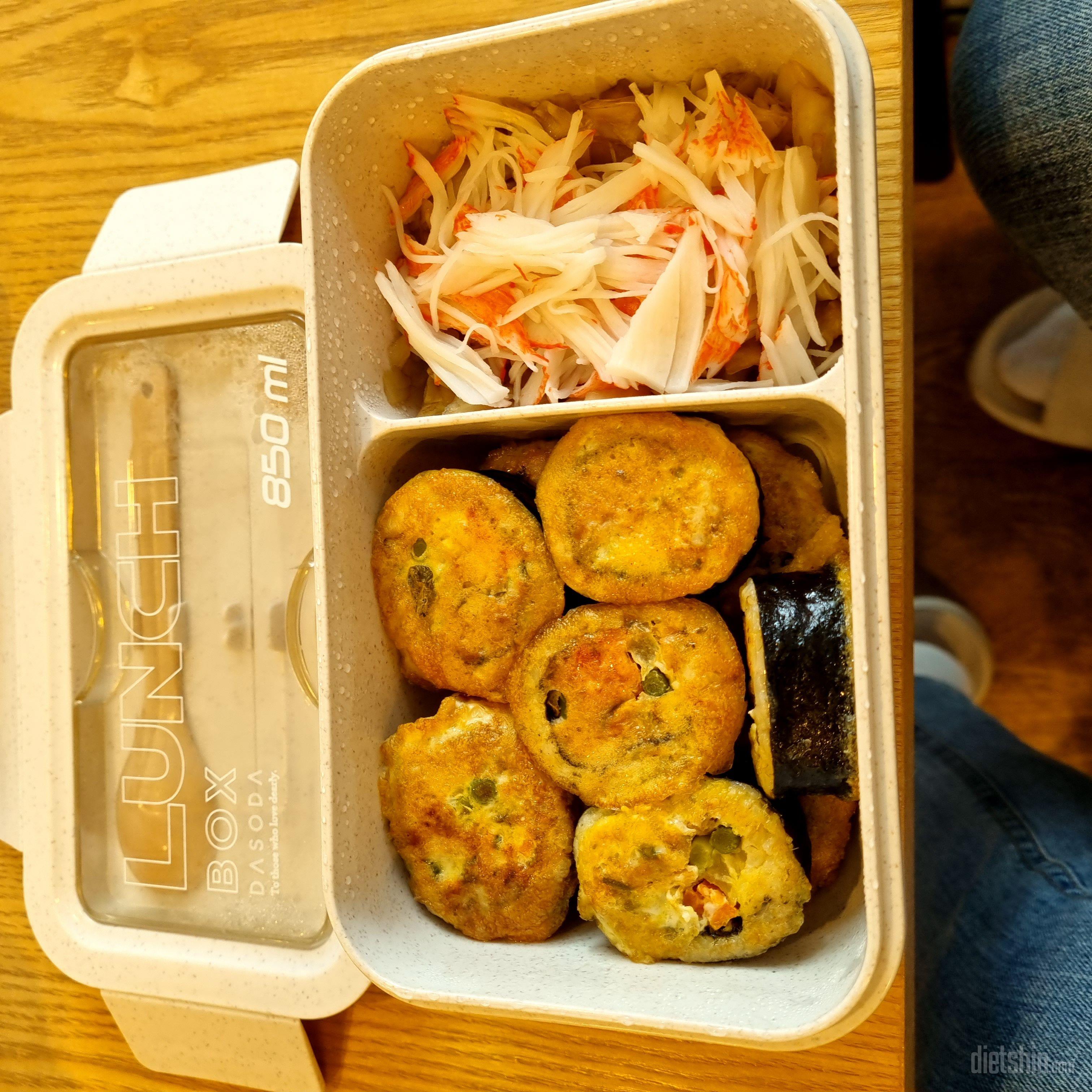 땡초참치 김밥은 좀 매워서 계란물 입