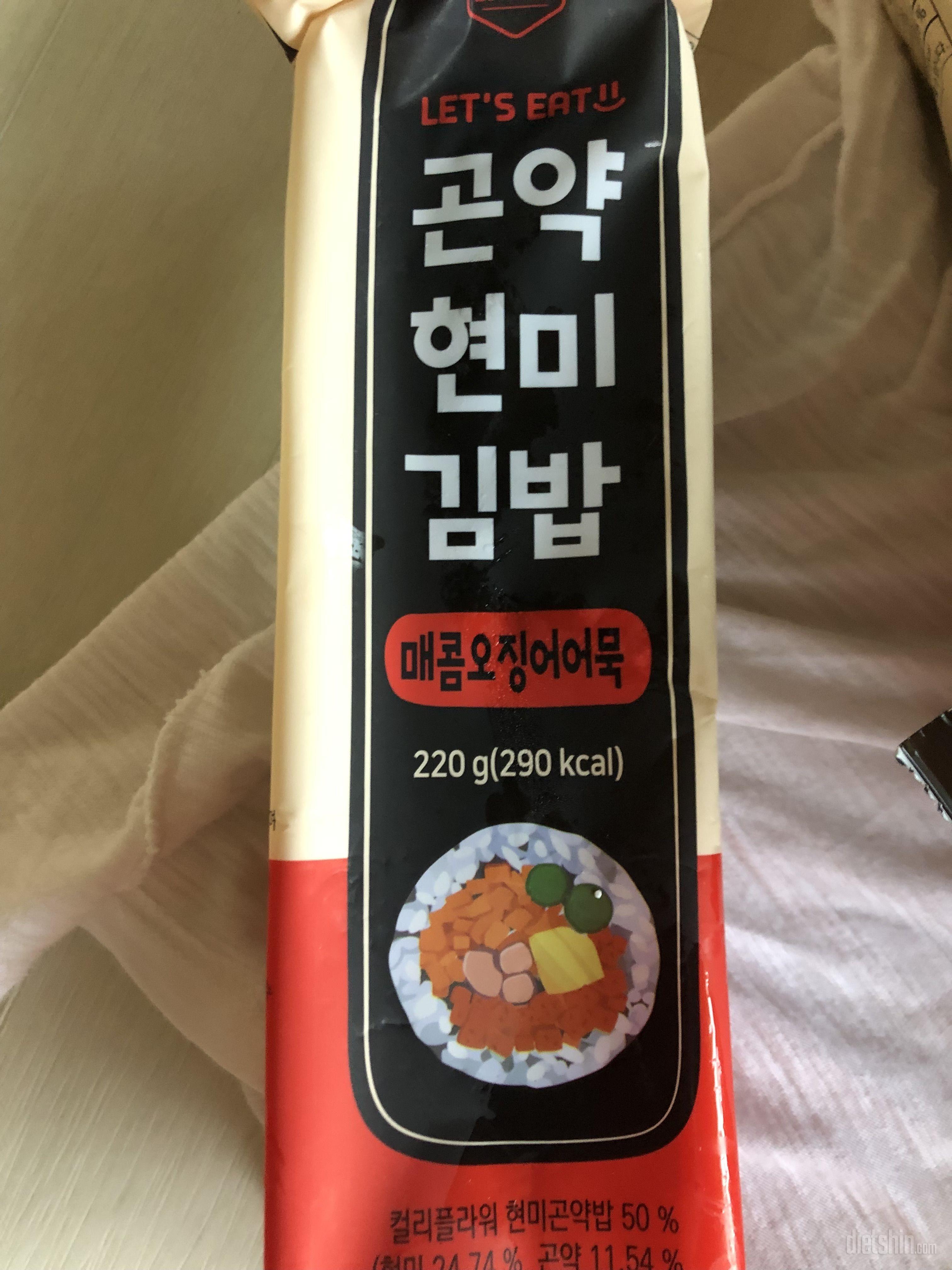 매콤하니 좋아요. 오징어맛은 별로 느