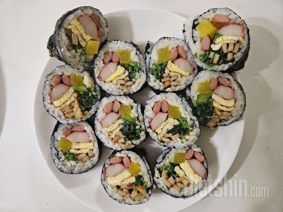 3일차 아침은 김밥 점심은 애호박부추전 저녁은 김밥 김치찌개