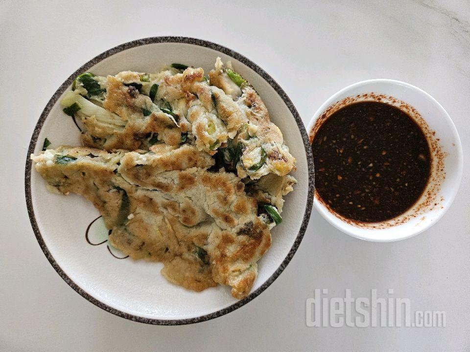 3일차 아침은 김밥 점심은 애호박부추전 저녁은 김밥 김치찌개