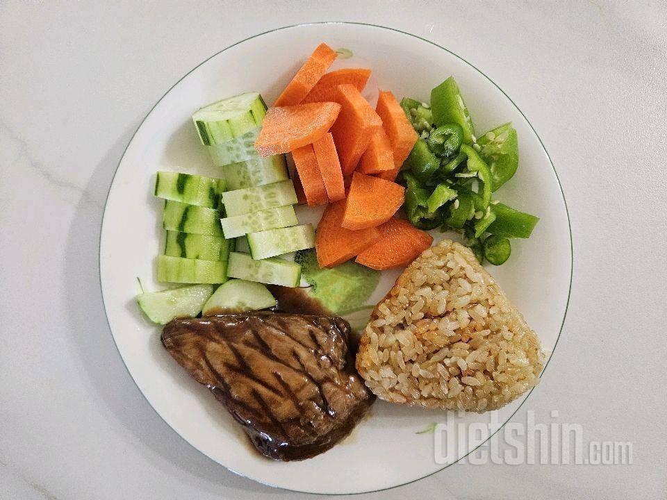 10일차 아침은 닭가슴살이랑 채소, 유산소운동 점심 스킵 저녁 김밥 떡볶이 야식까지ㅜ