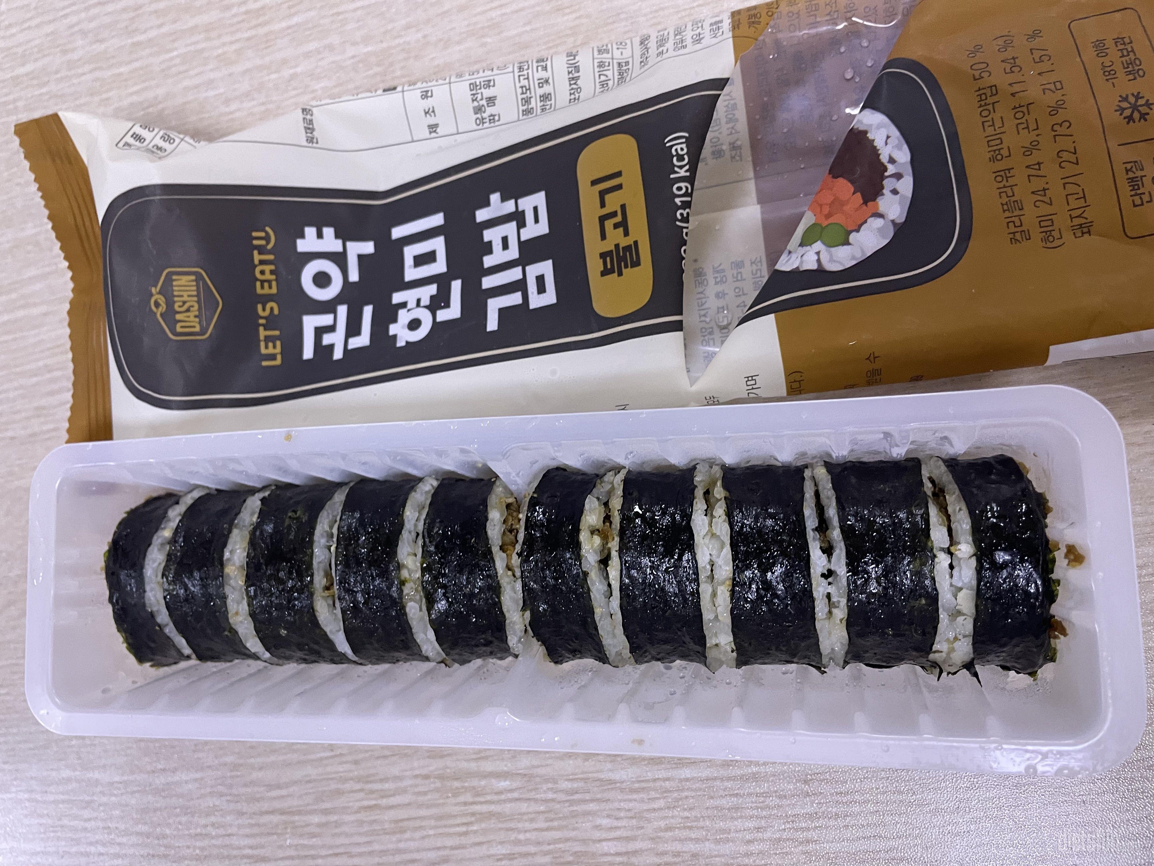 진짜 그냥 김밥 같고 밥도 곤약이나