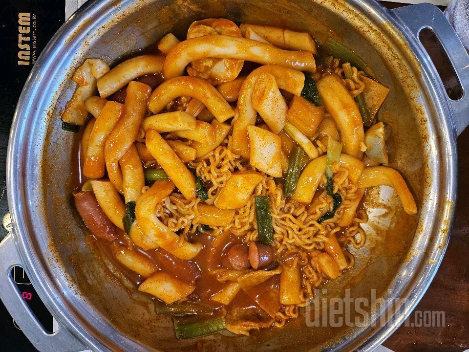 11일차 아침은 스킵 점심은 떡볶이 저녁은 닭가슴살 채소