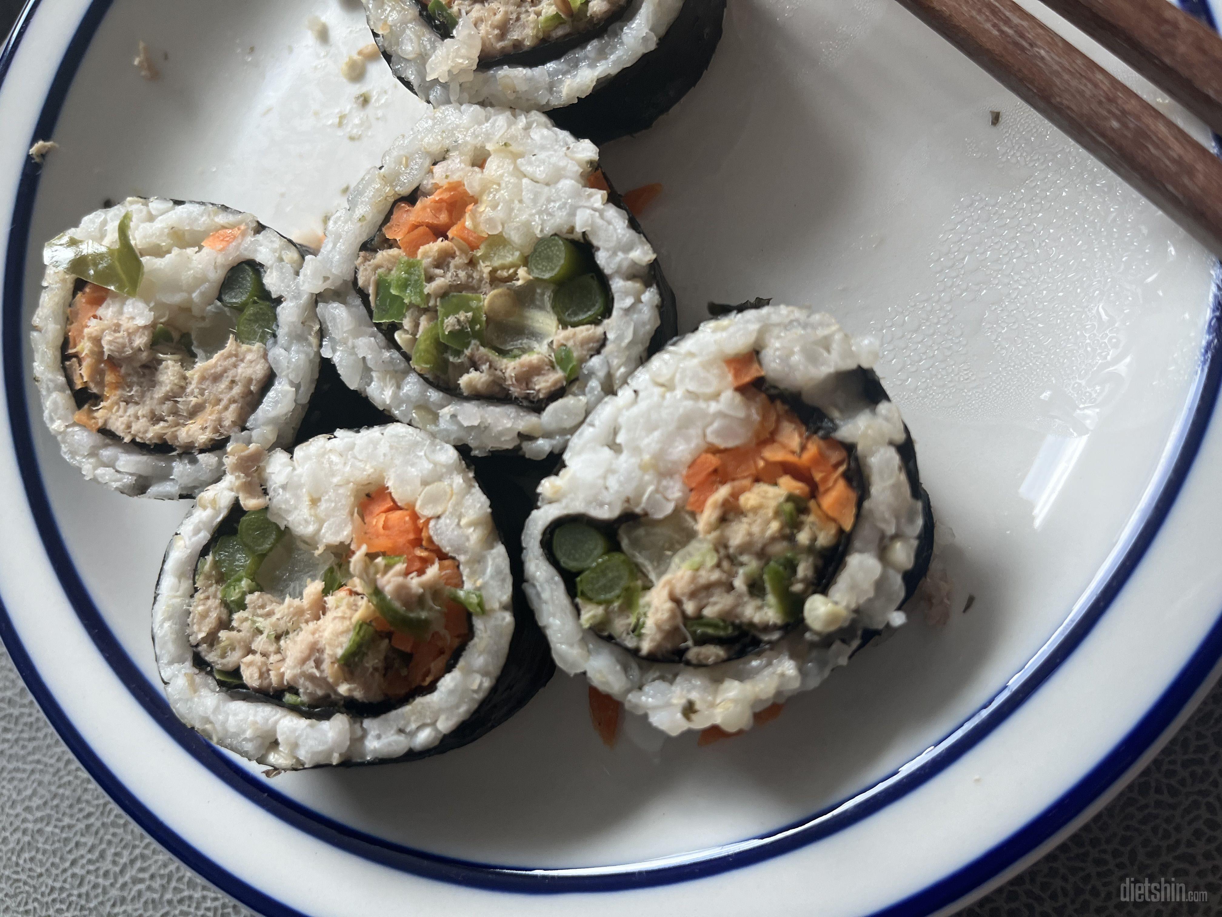 맛은 정말맛있네요~ 칼로리도 일반김밥