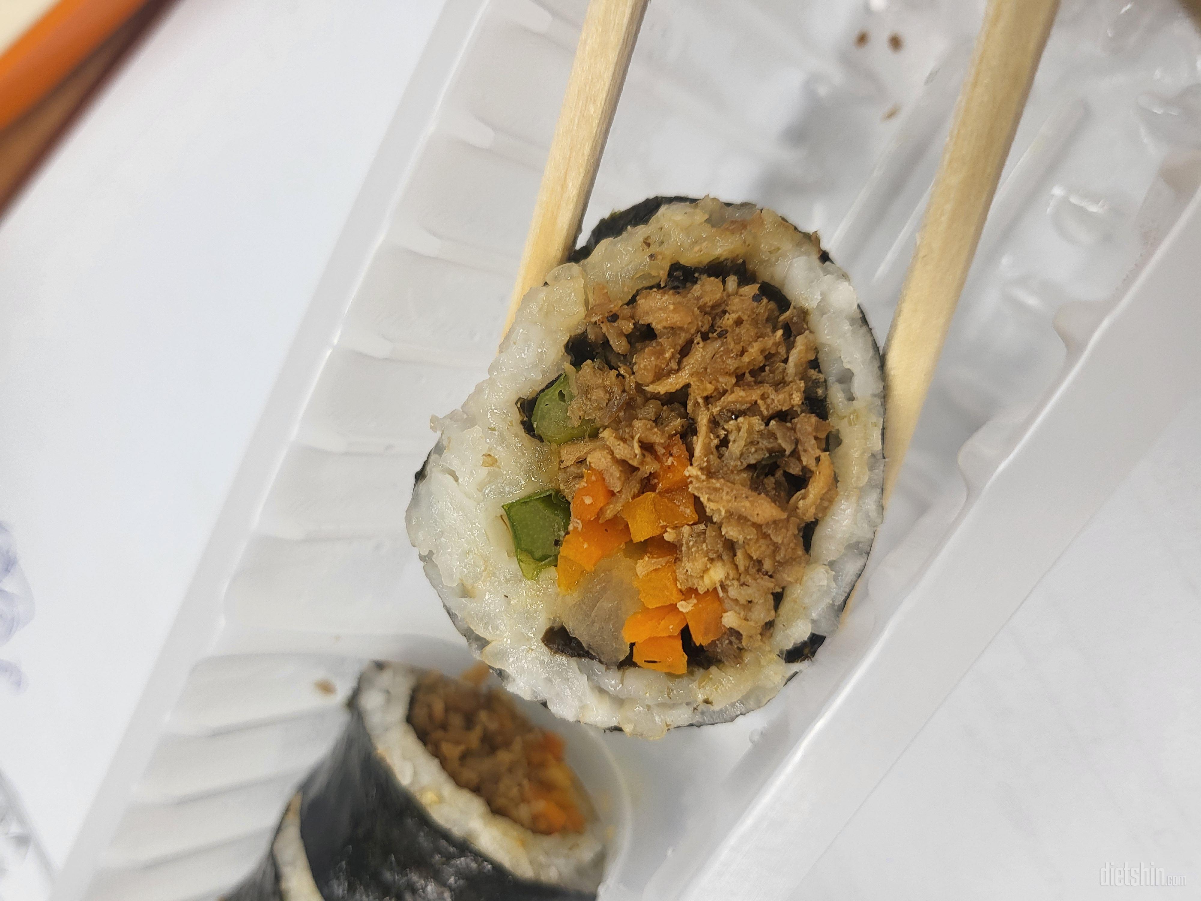 간편하고 맛도 좋아요!
김밥이 칼로
