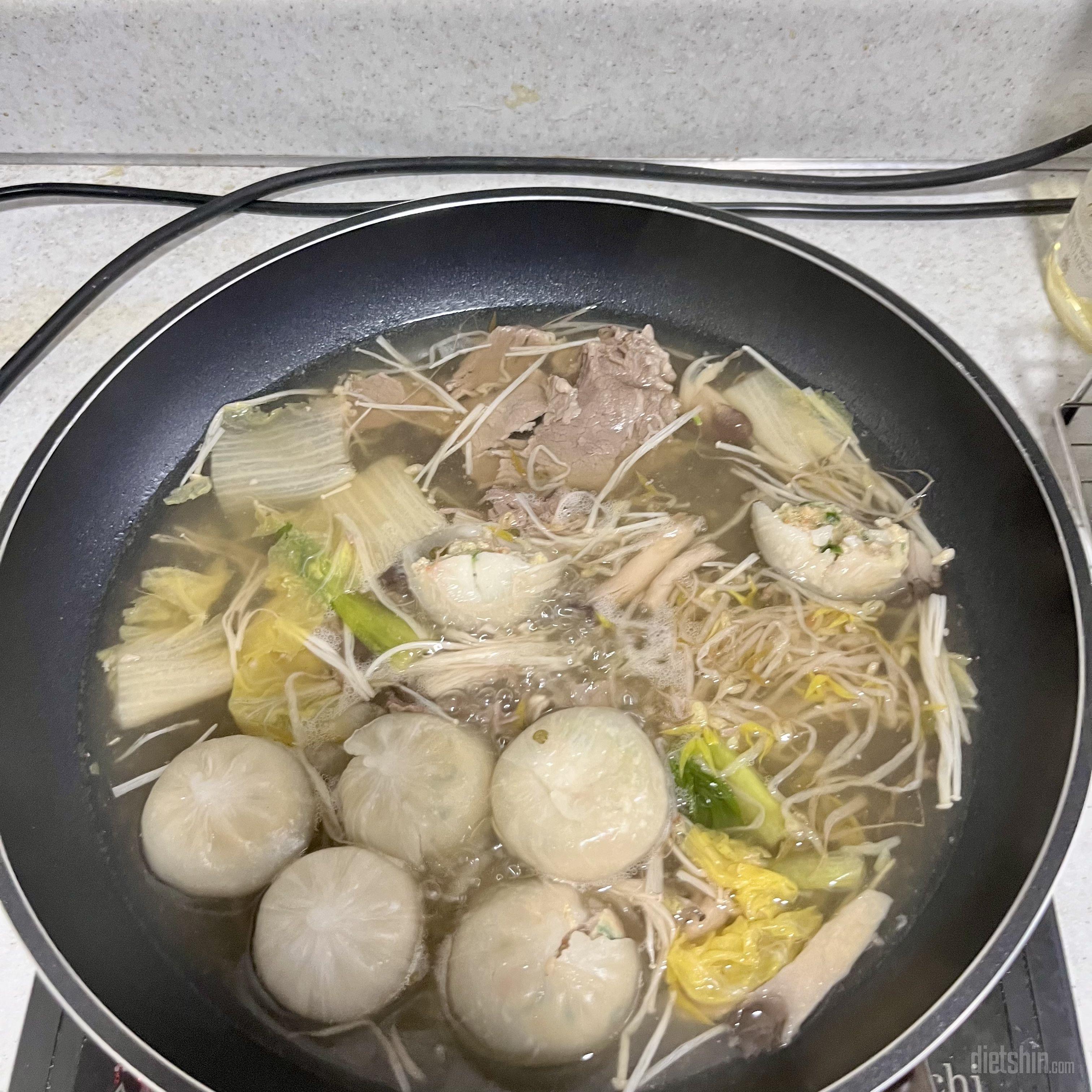 만두넣어서 먹으면 괜찮지만 국물이 그