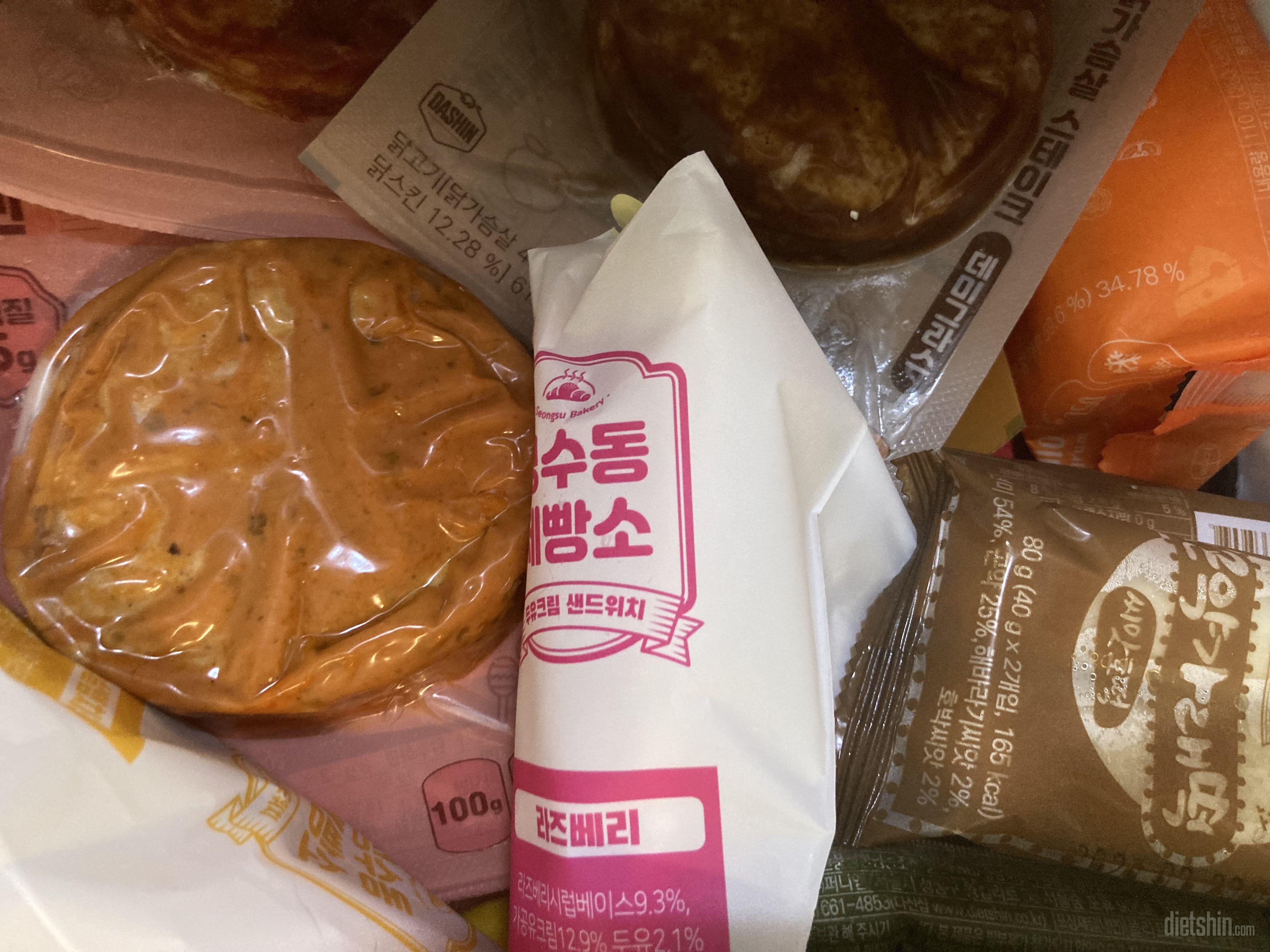 떨어질때마다 항상 쟁여놓습니다!
그