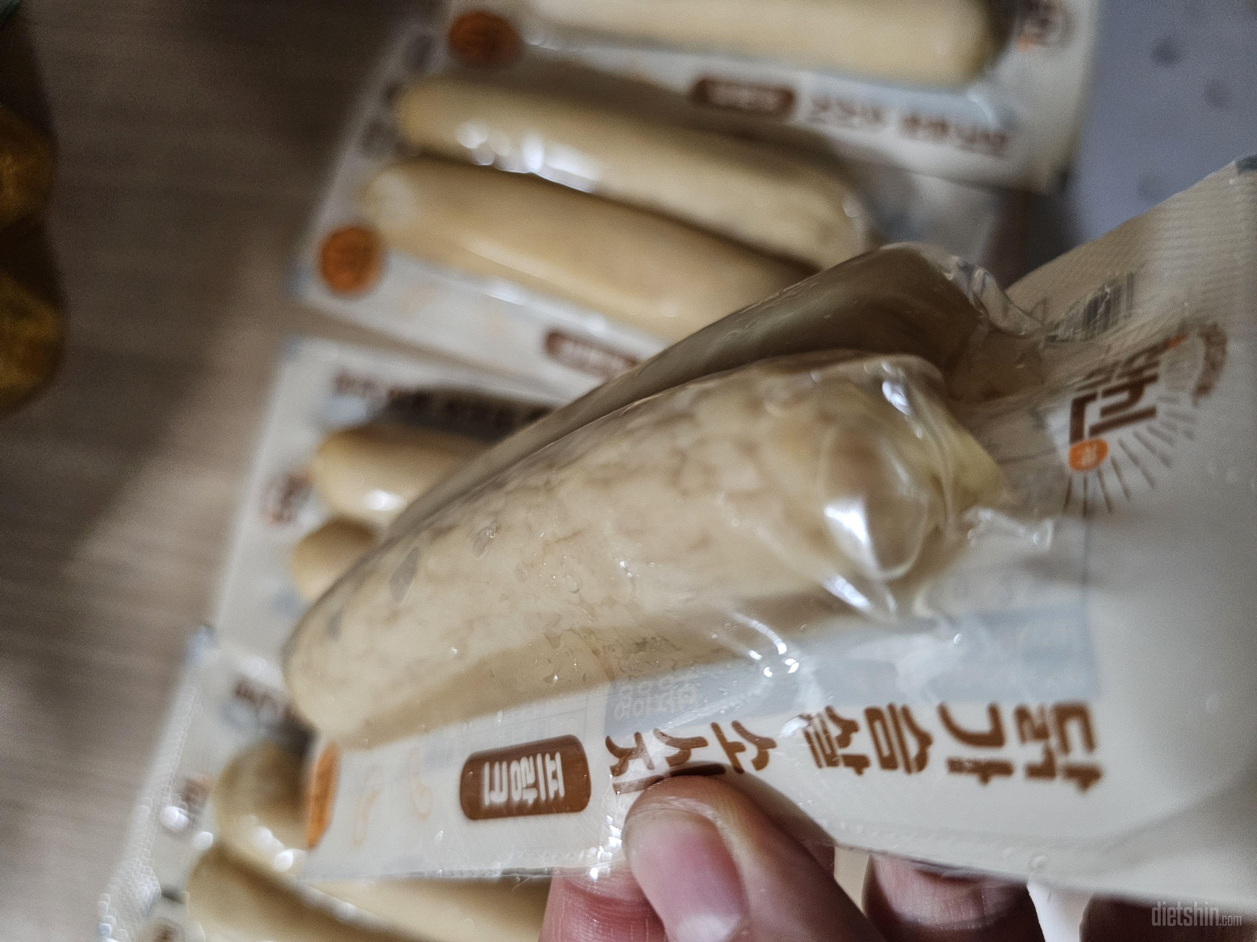 이번 소세지들은 이상하게 물이 많네요